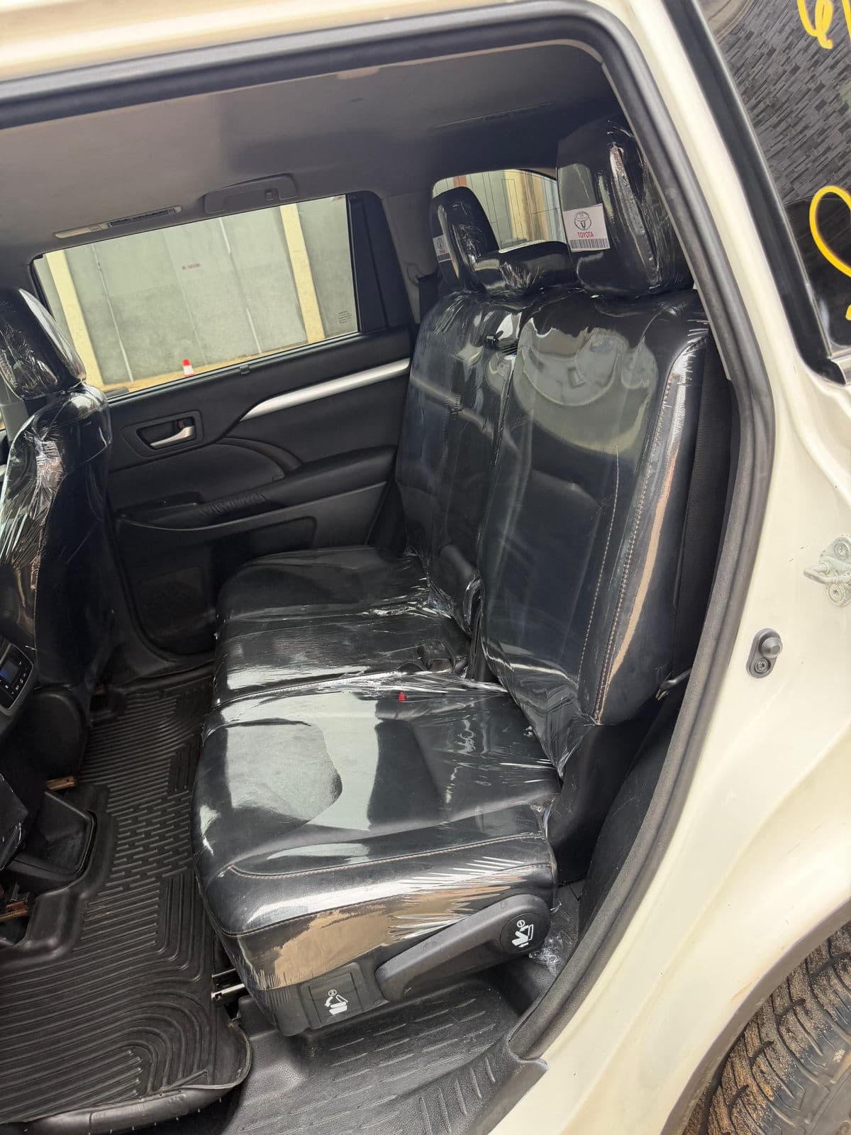 2015 Toyota Highlander SUV — photo 7 of 10