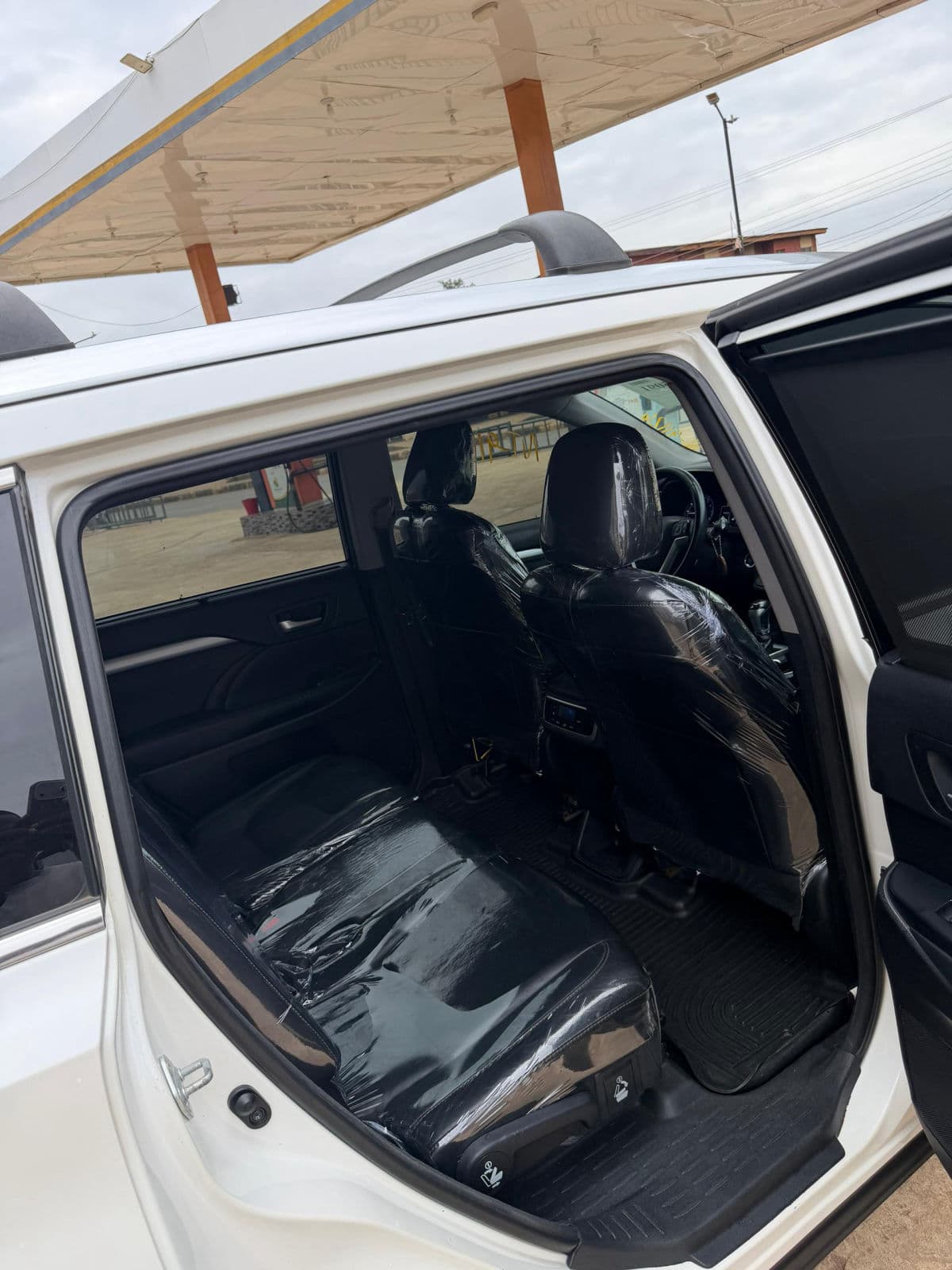 2015 Toyota Highlander SUV — photo 8 of 10