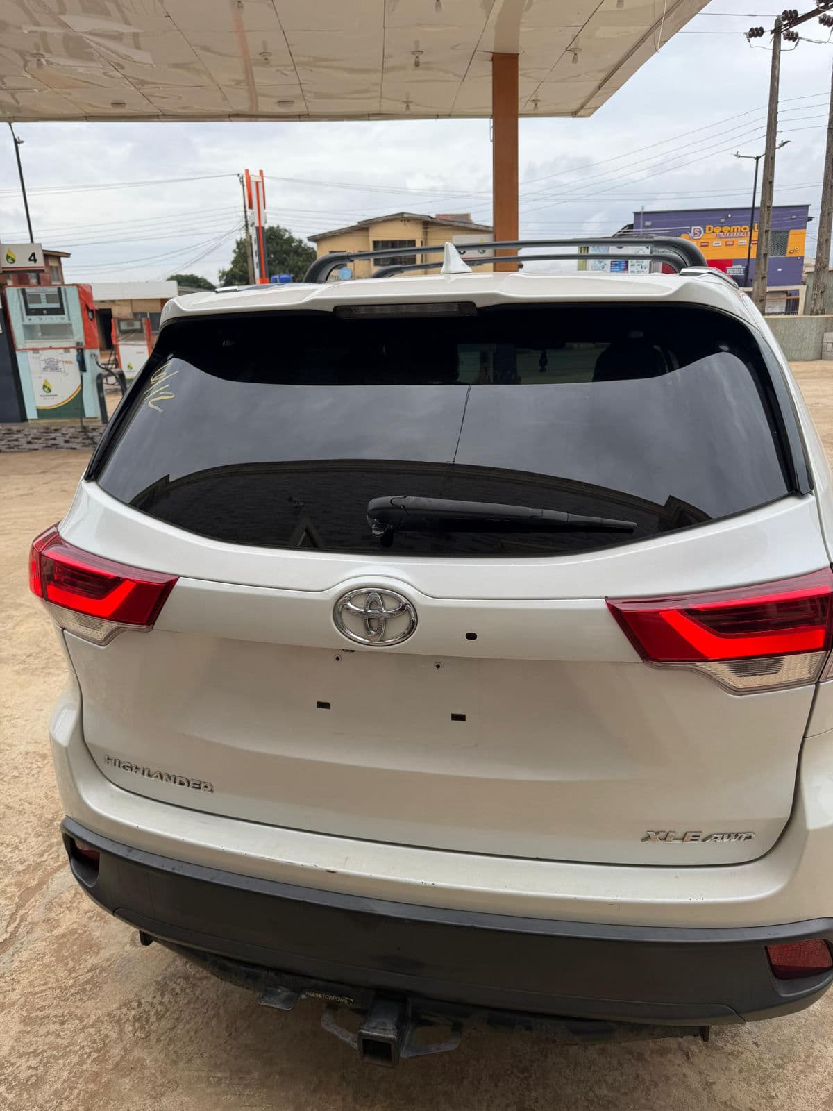 2015 Toyota Highlander SUV — photo 10 of 10