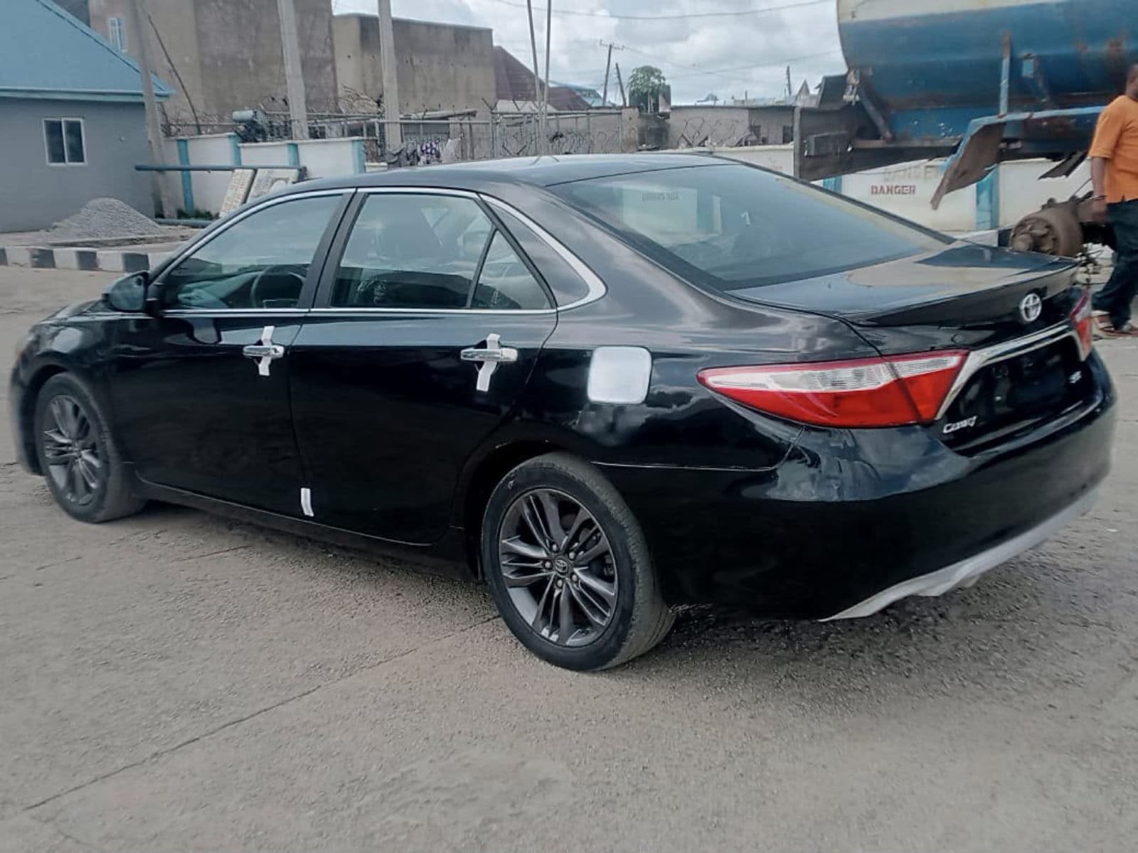 2015 Toyota Camry Sedan — photo 3 of 6