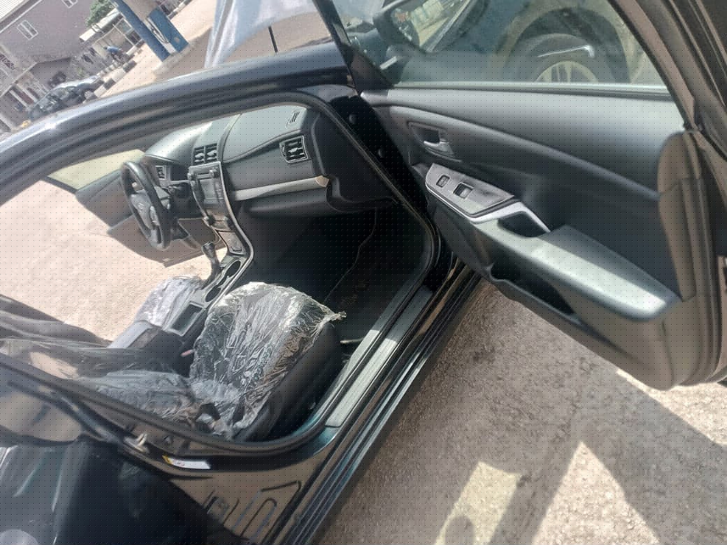 2015 Toyota Camry Sedan — photo 4 of 6