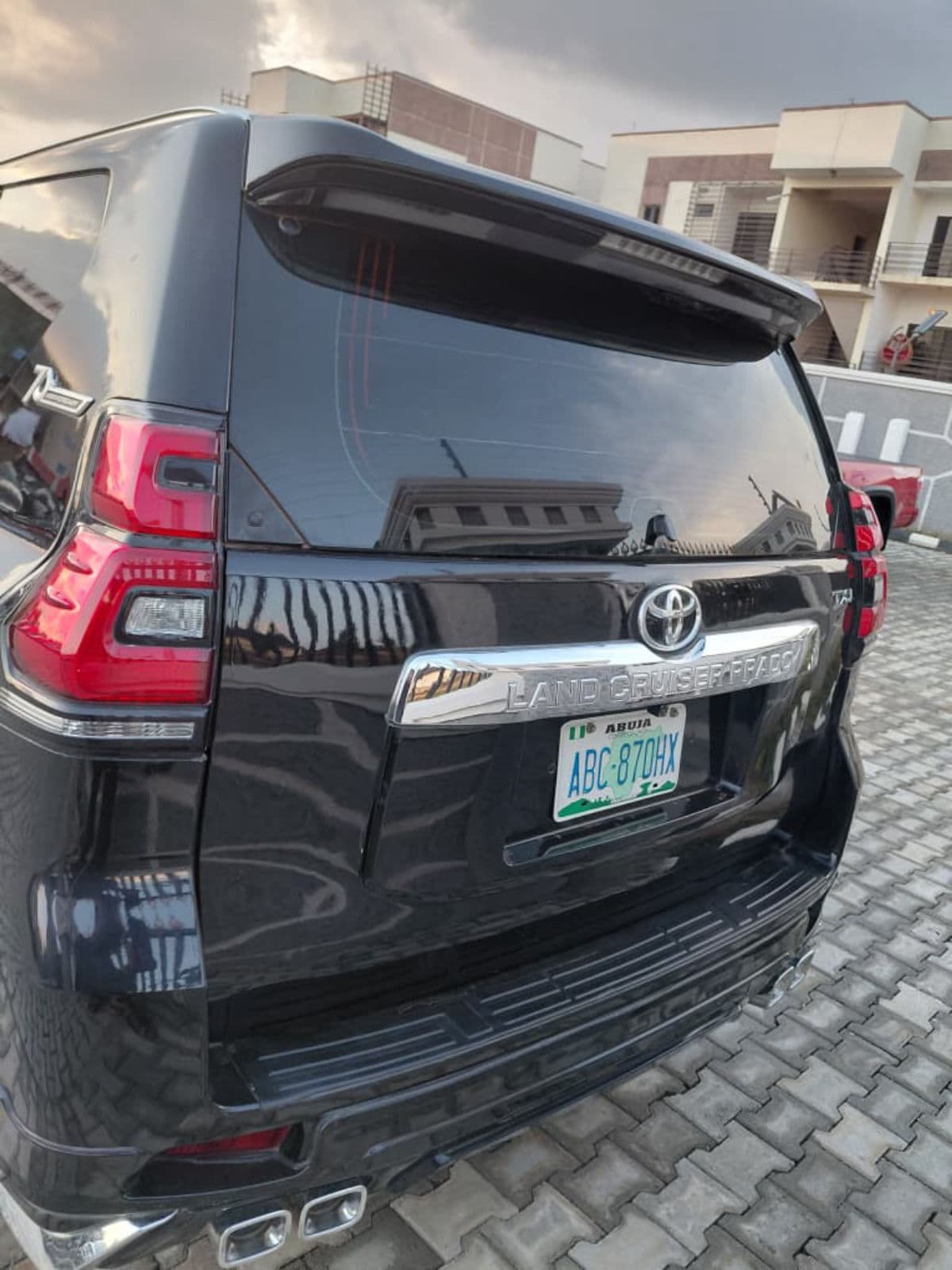 2010 Toyota Prado SUV — photo 6 of 6