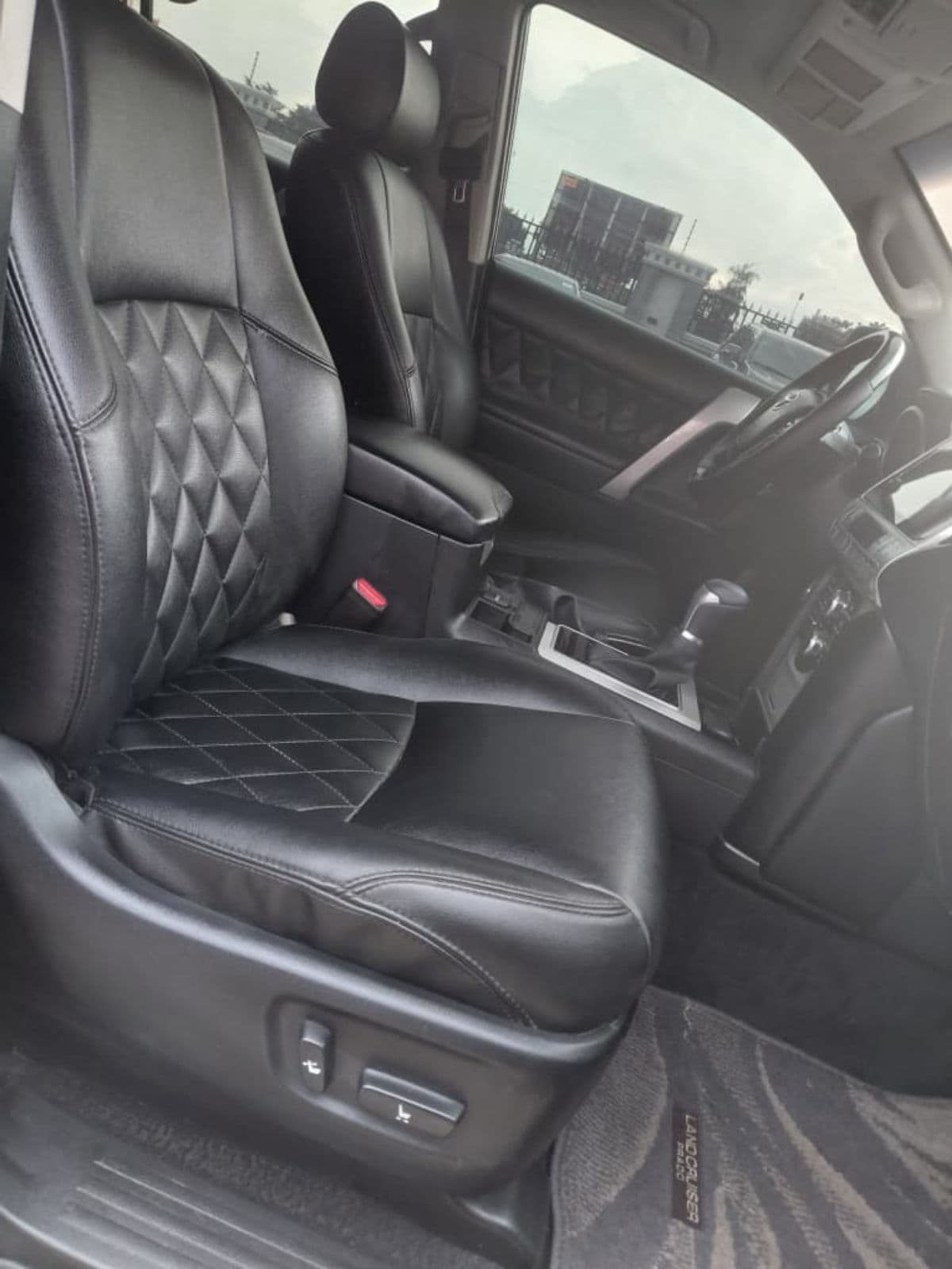 2016 Toyota Prado SUV — photo 5 of 9