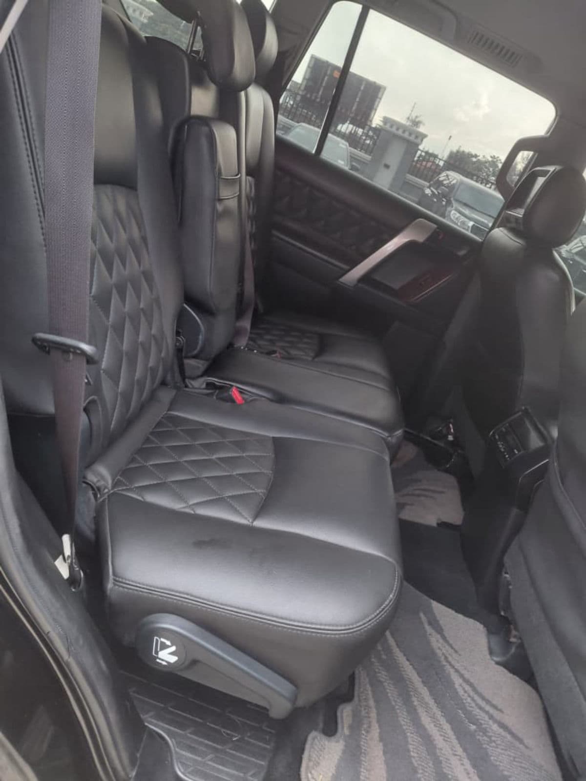 2016 Toyota Prado SUV — photo 6 of 9