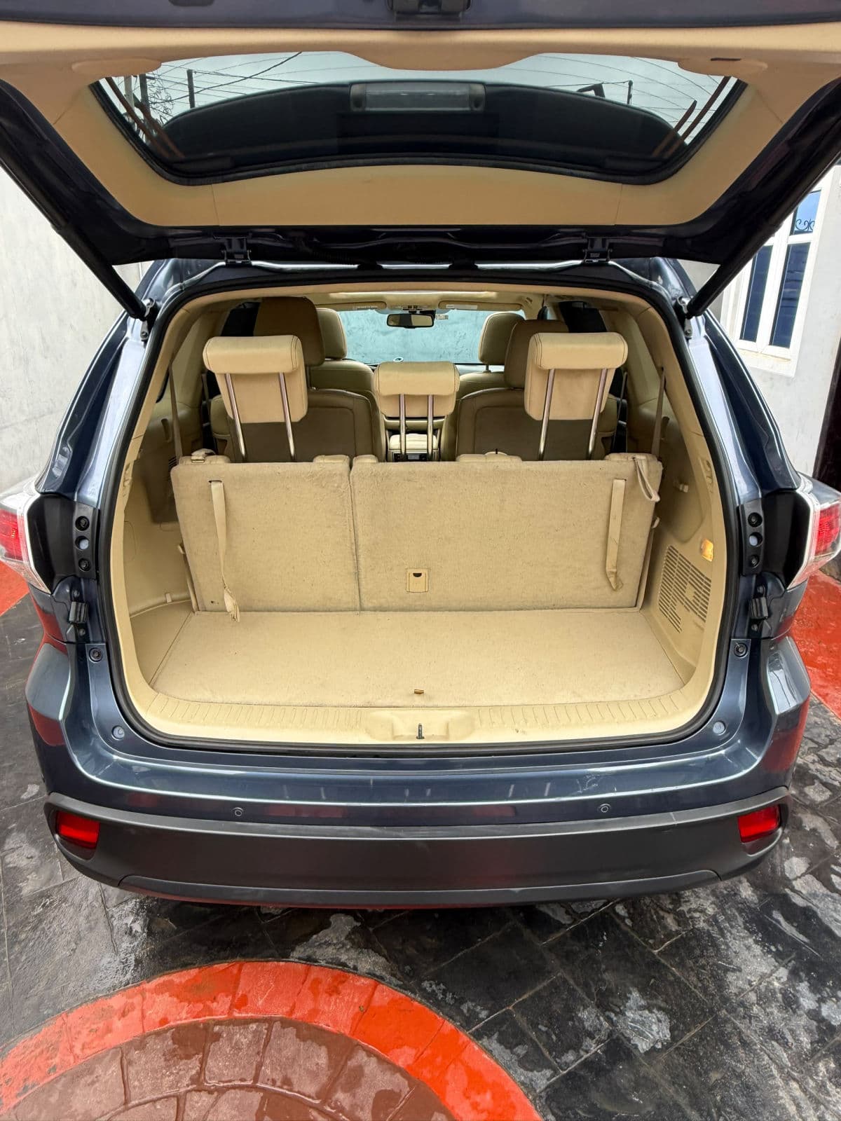 2015 Toyota Highlander SUV — photo 2 of 11