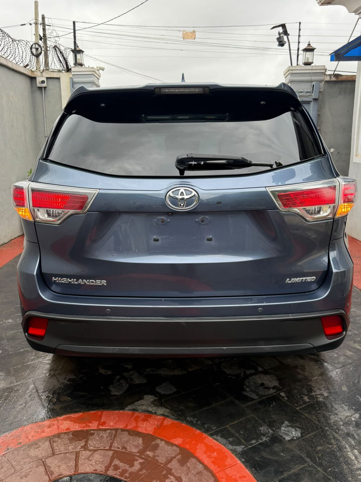 2015 Toyota Highlander SUV — photo 3 of 11