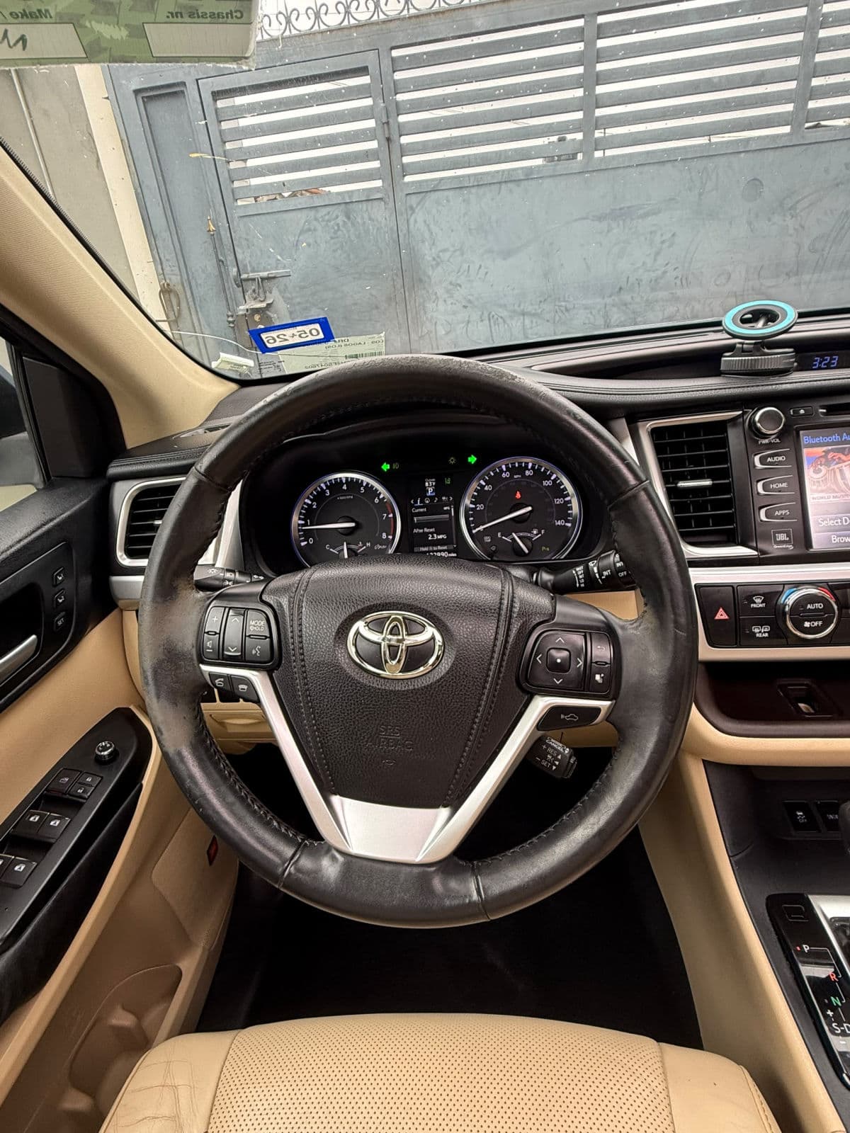 2015 Toyota Highlander SUV — photo 6 of 11