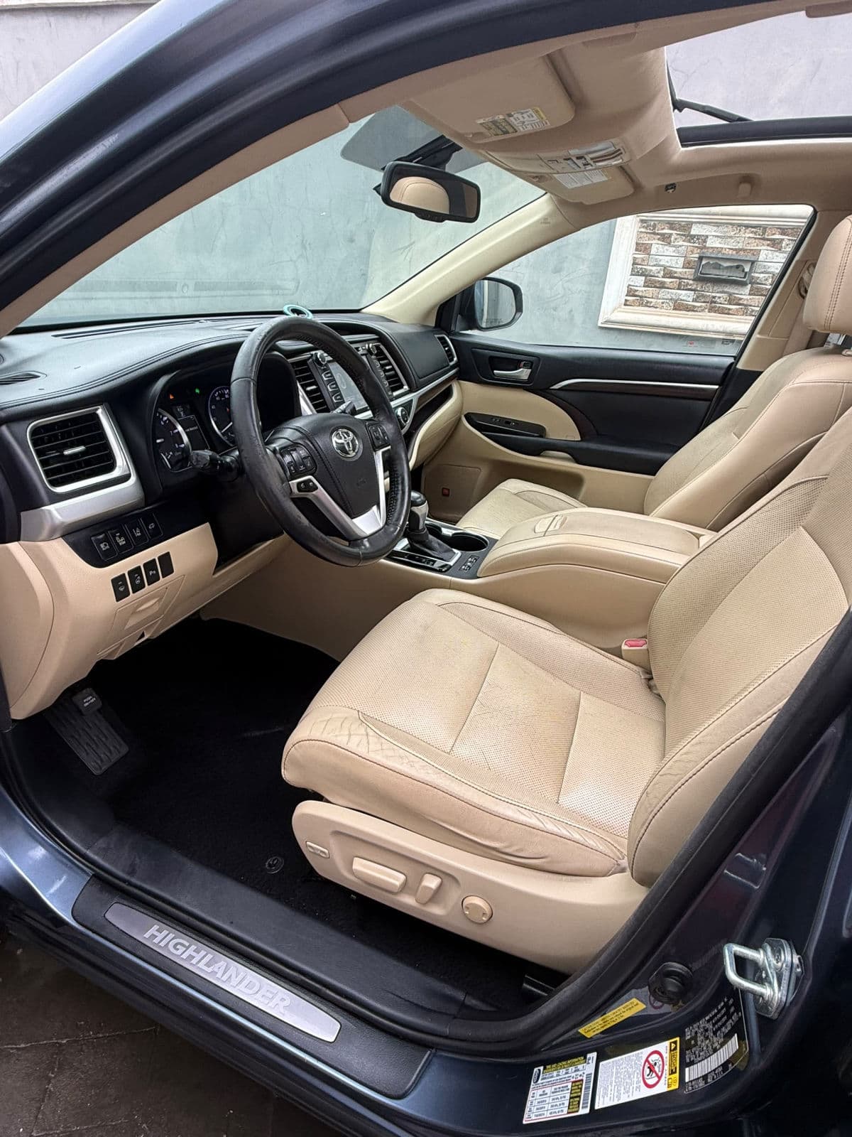 2015 Toyota Highlander SUV — photo 8 of 11