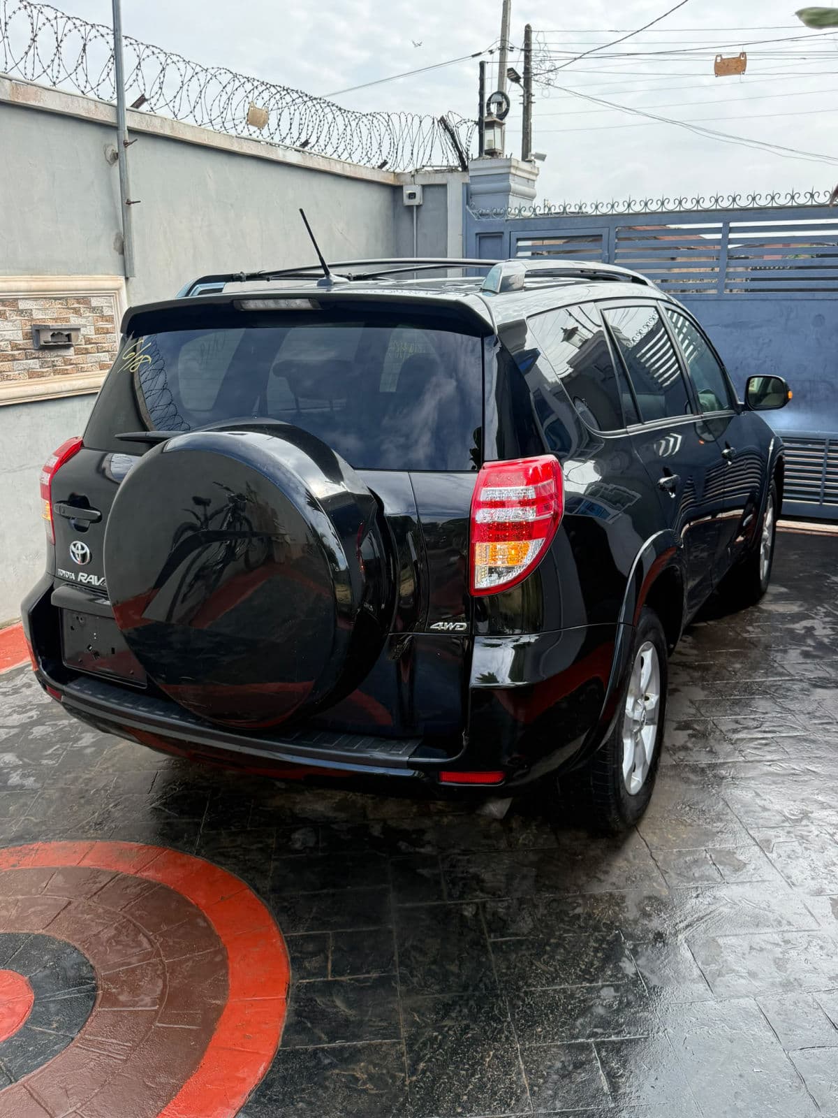 2010 Toyota RAV 4 SUV — photo 4 of 11