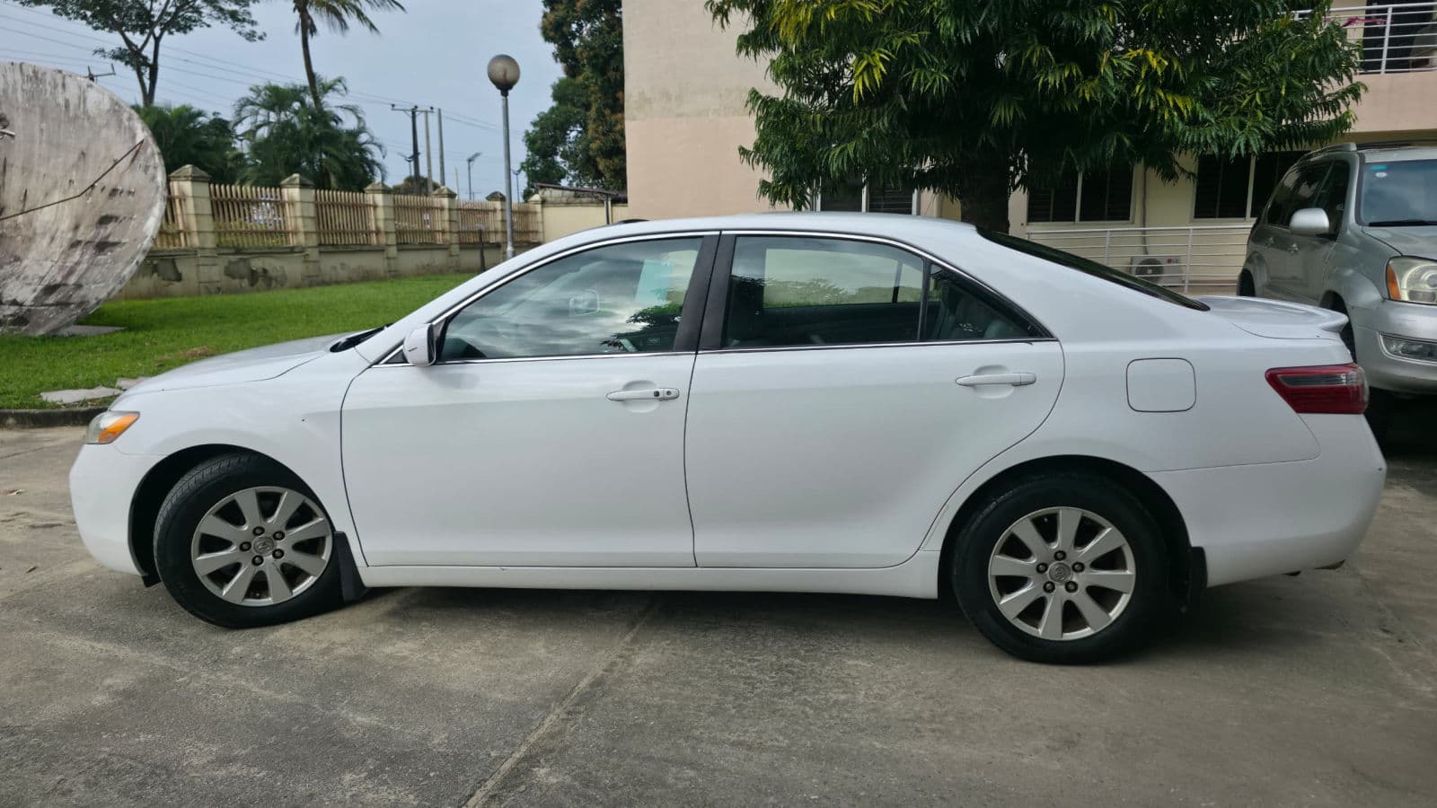 2008 Toyota Camry Sedan — photo 8 of 11