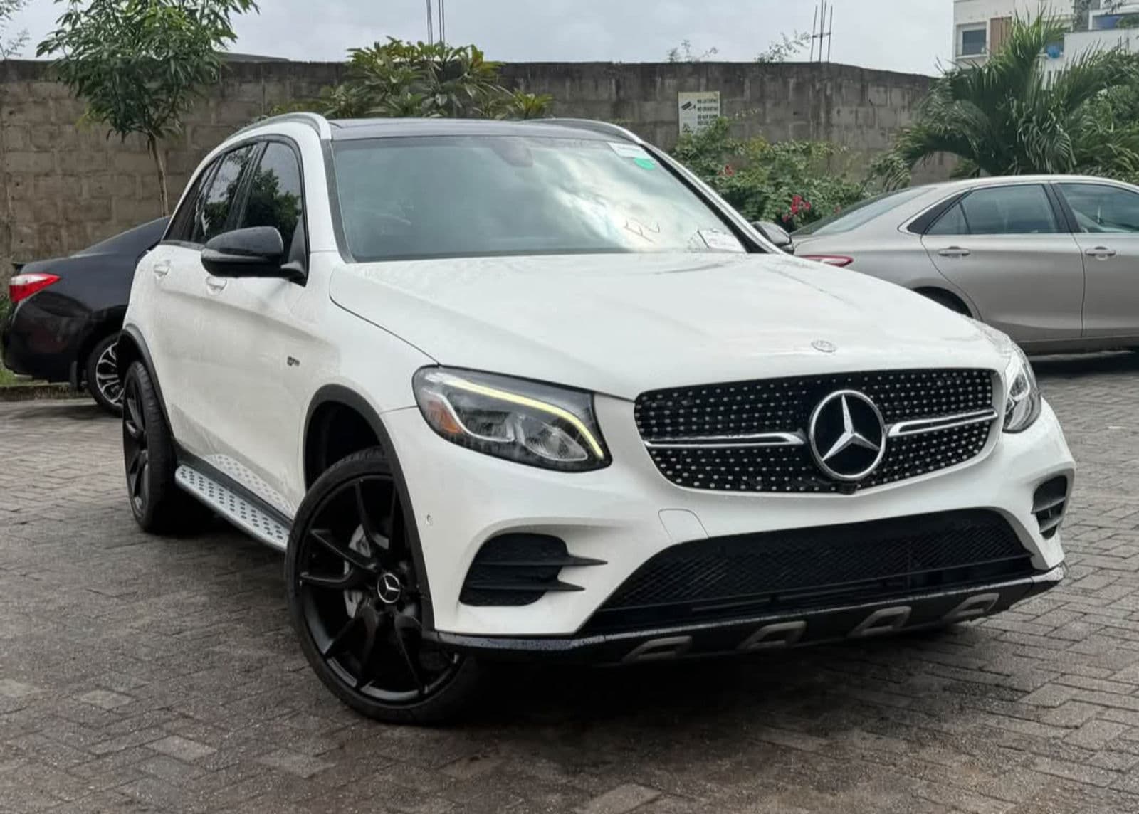 2017 Mercedes-Benz GLC SUV — photo 2 of 7