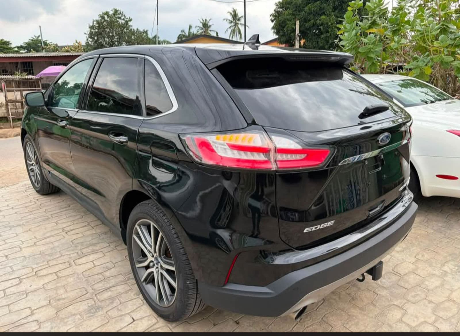 2019 Ford Edge SUV — photo 3 of 5