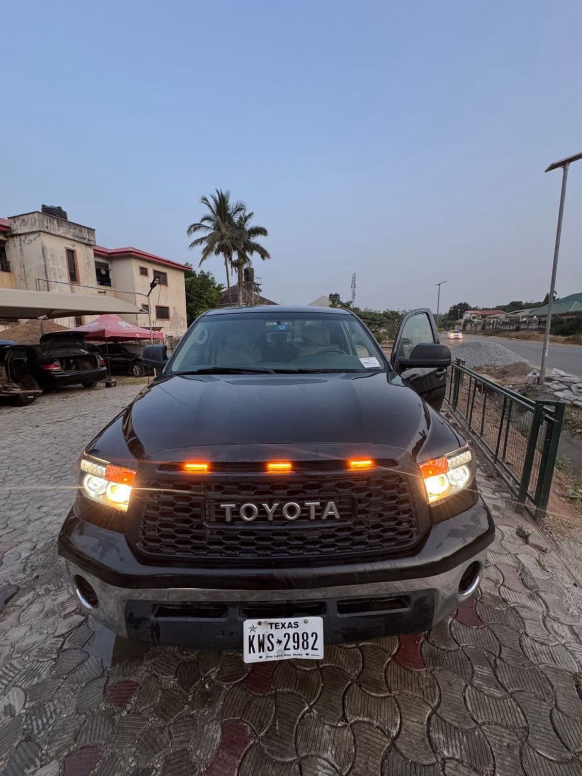 2015 Toyota Tundra Truck — photo 2 of 6