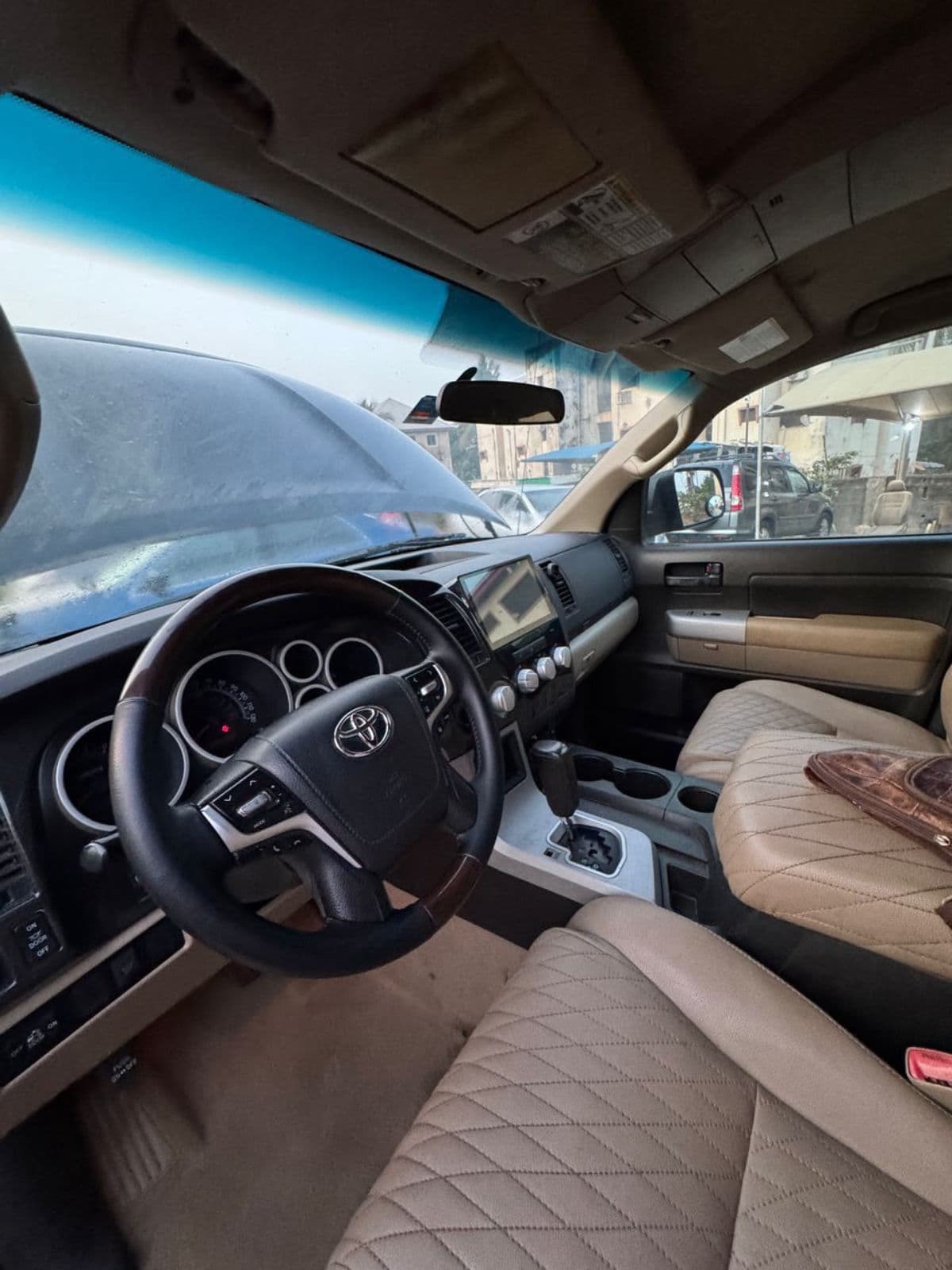 2015 Toyota Tundra Truck — photo 4 of 6