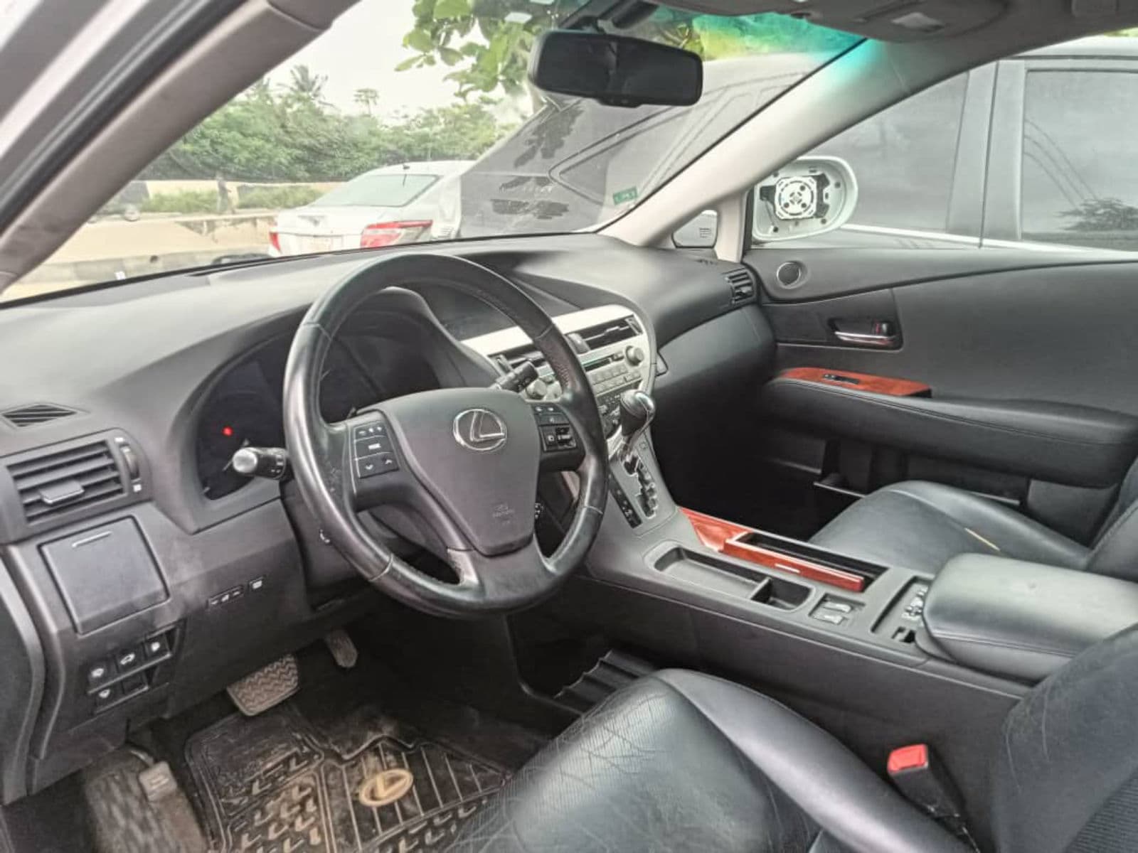 2010 Lexus RX SUV — photo 5 of 7