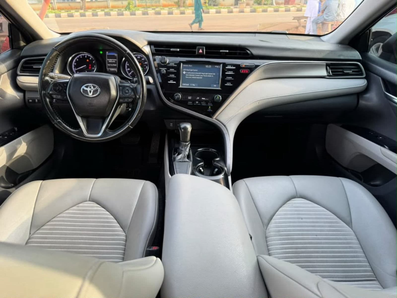 2019 Toyota Camry Sedan — photo 2 of 5