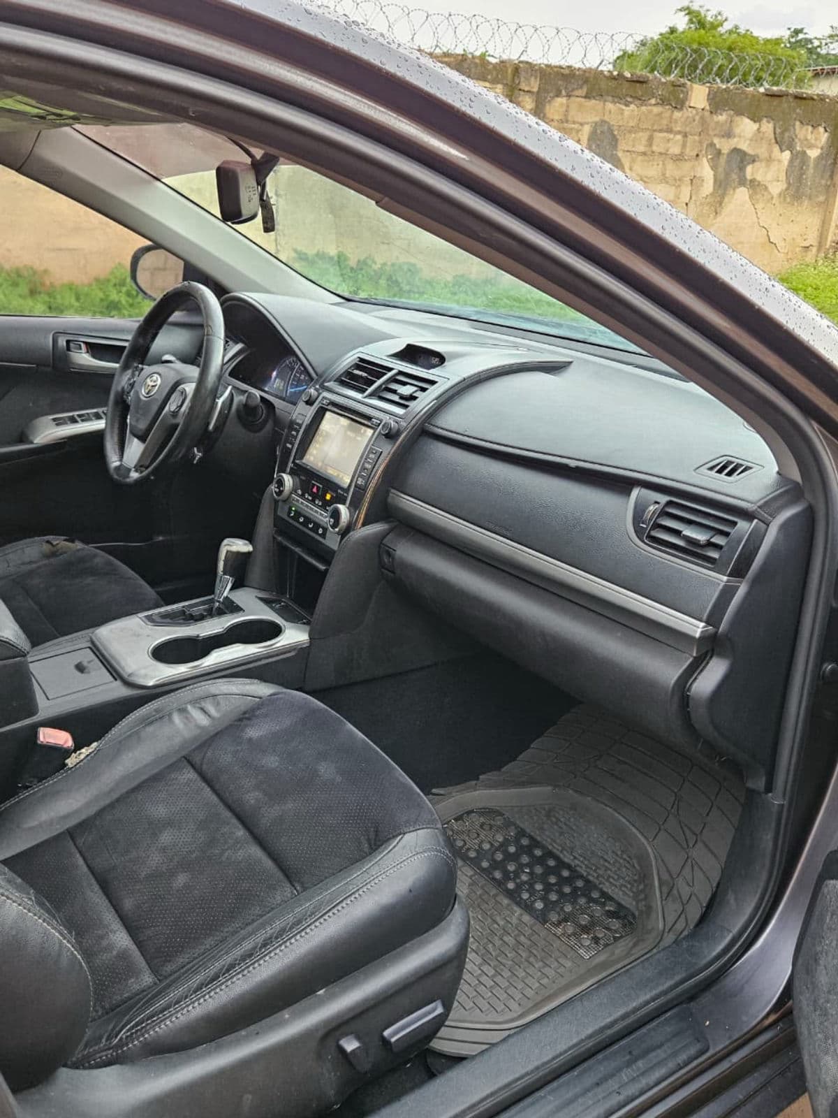 2013 Toyota Camry Sedan — photo 3 of 7