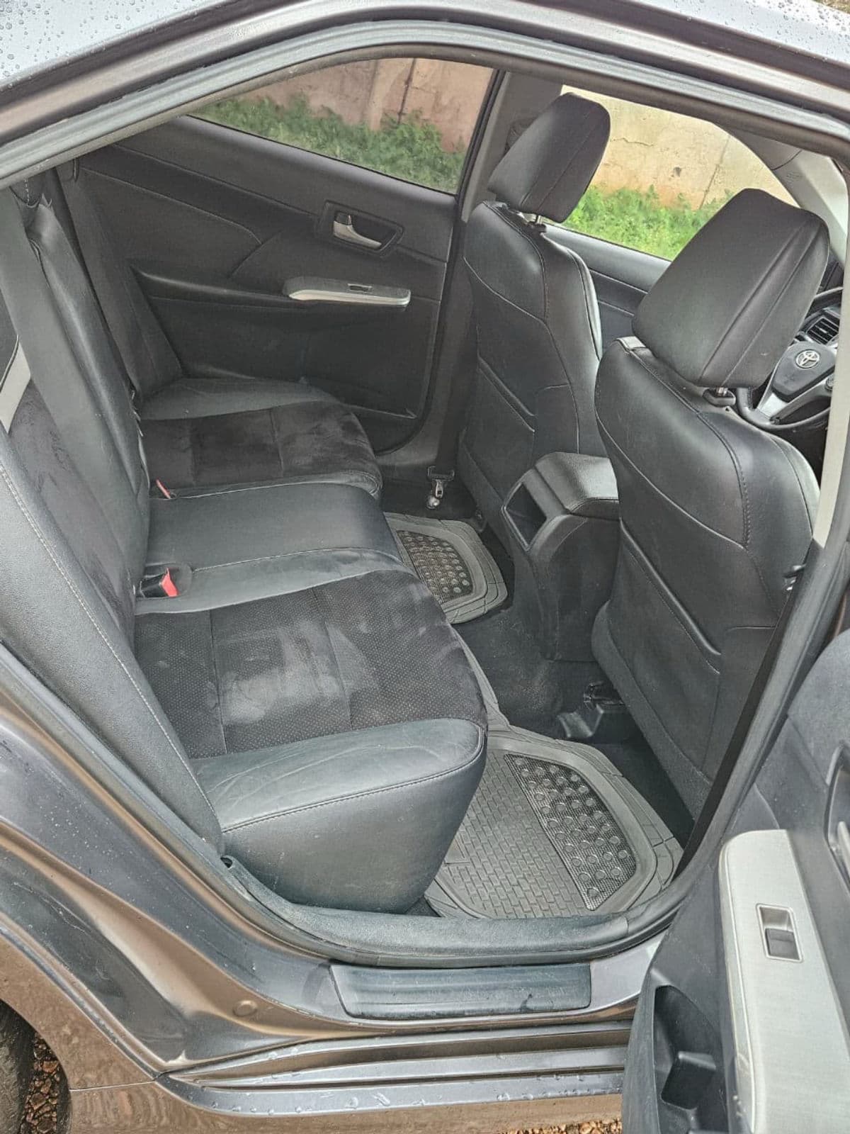 2013 Toyota Camry Sedan — photo 4 of 7