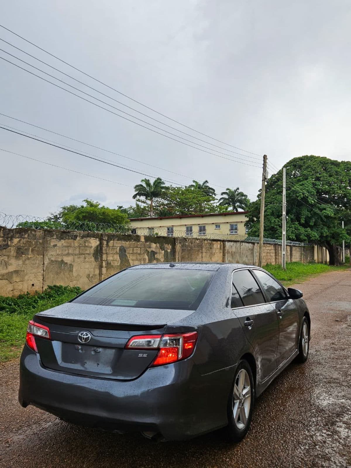 2013 Toyota Camry Sedan — photo 5 of 7