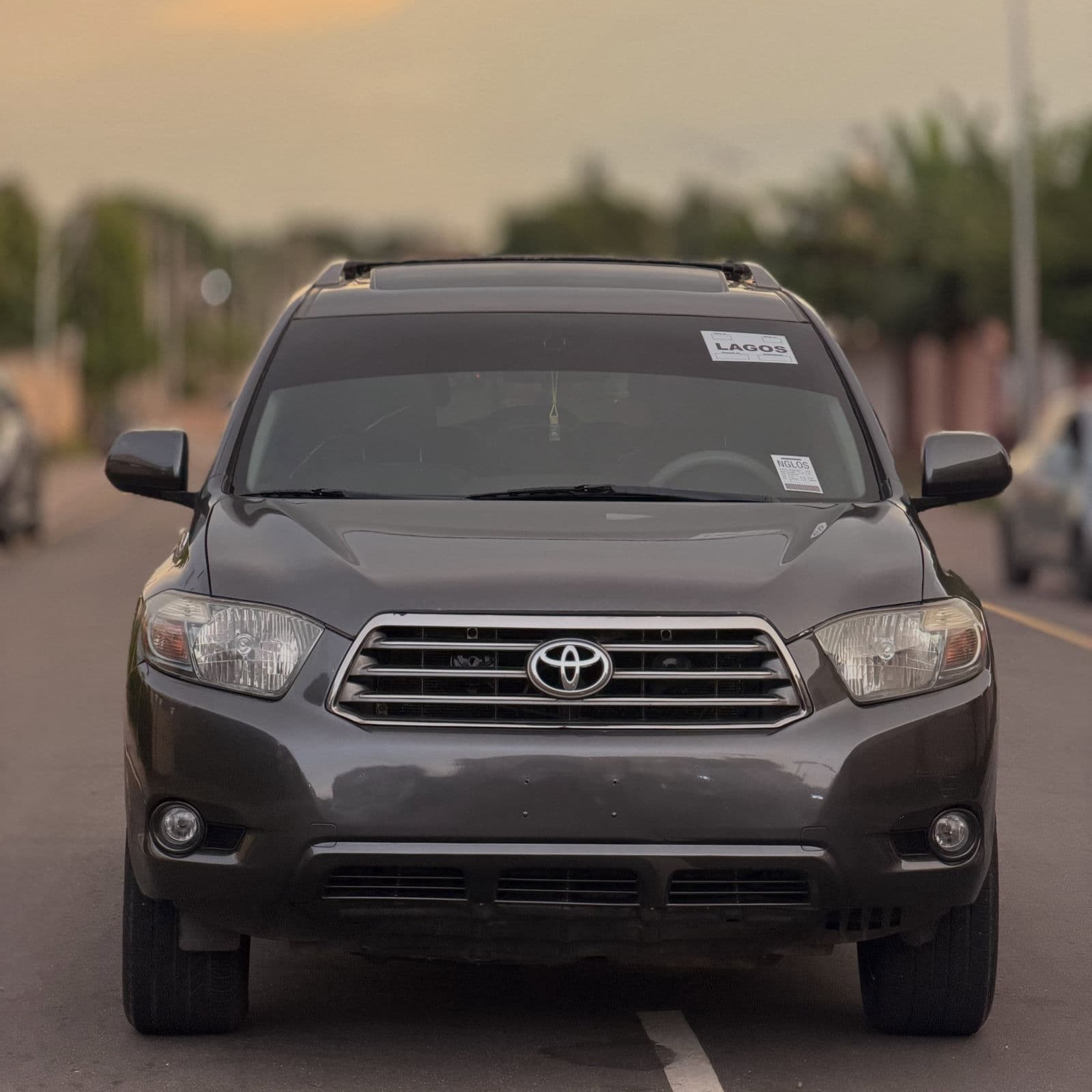 2010 Toyota Highlander SUV — photo 2 of 11