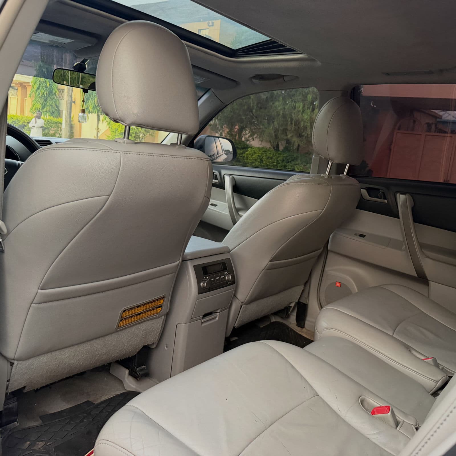 2010 Toyota Highlander SUV — photo 7 of 11