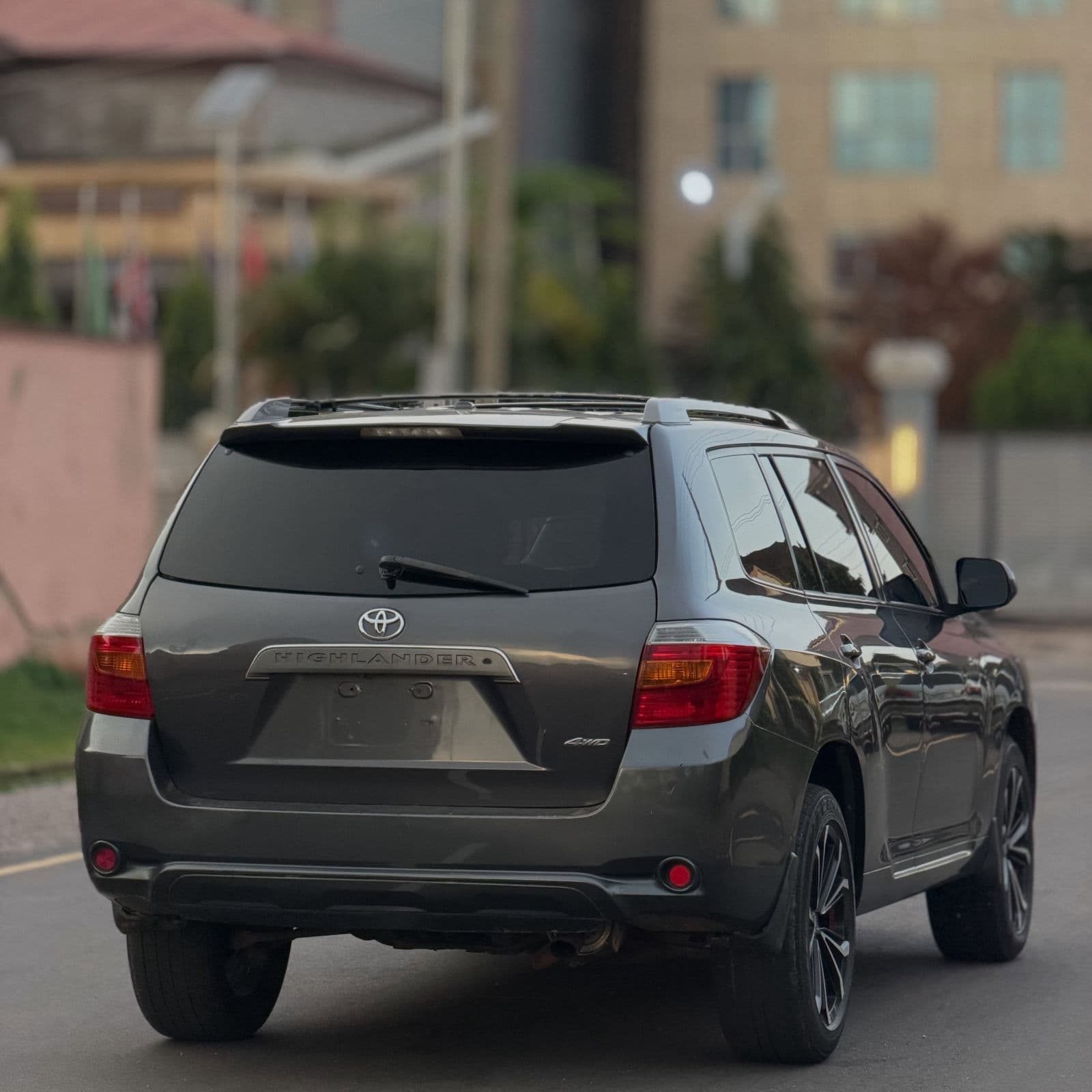 2010 Toyota Highlander SUV — photo 11 of 11