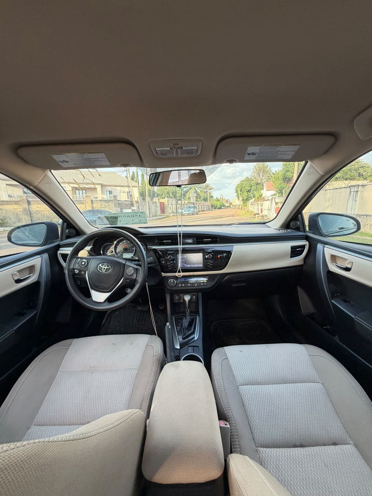 2016 Toyota Corolla Sedan — photo 7 of 10