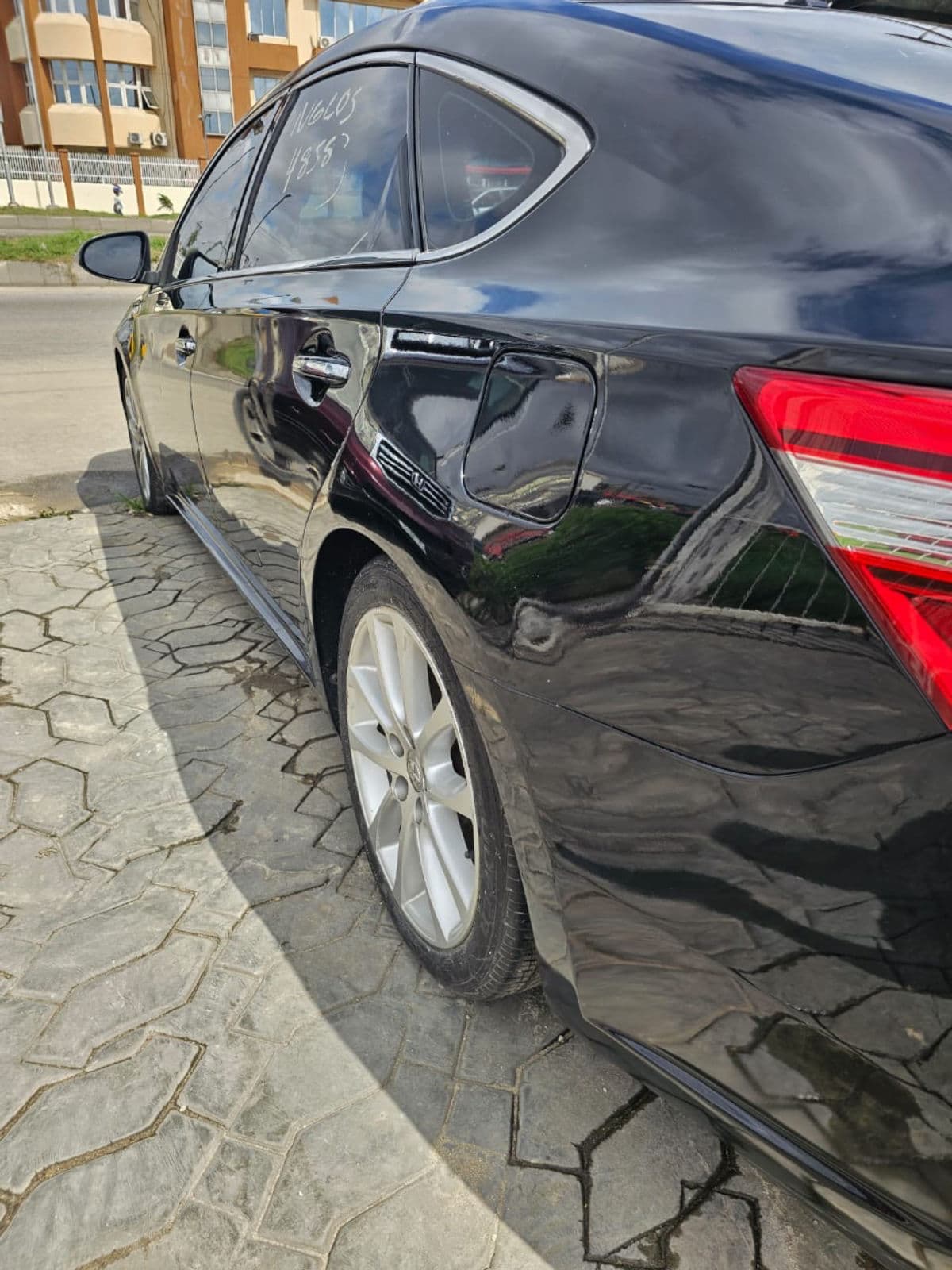 2013 Toyota Avalon Sedan — photo 8 of 8