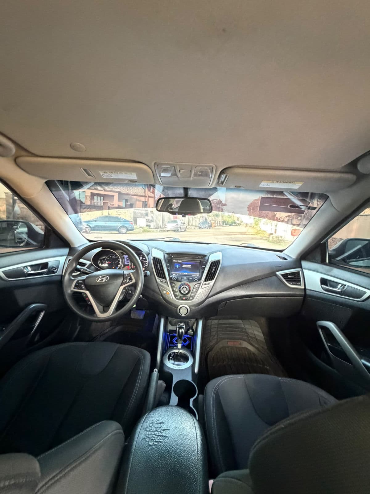 2013 Hyundai Veloster SUV — photo 6 of 9