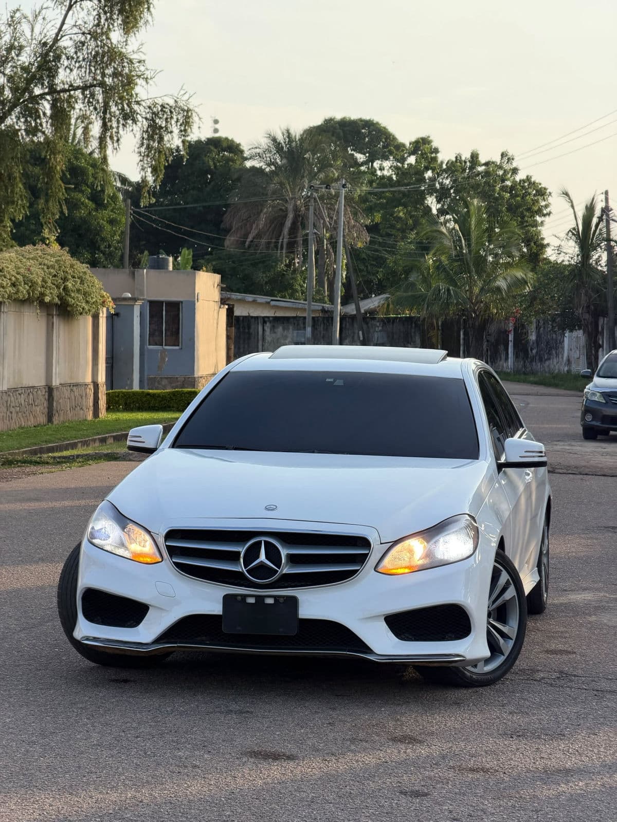 2014 Mercedes-Benz E350 Sedan — photo 4 of 10