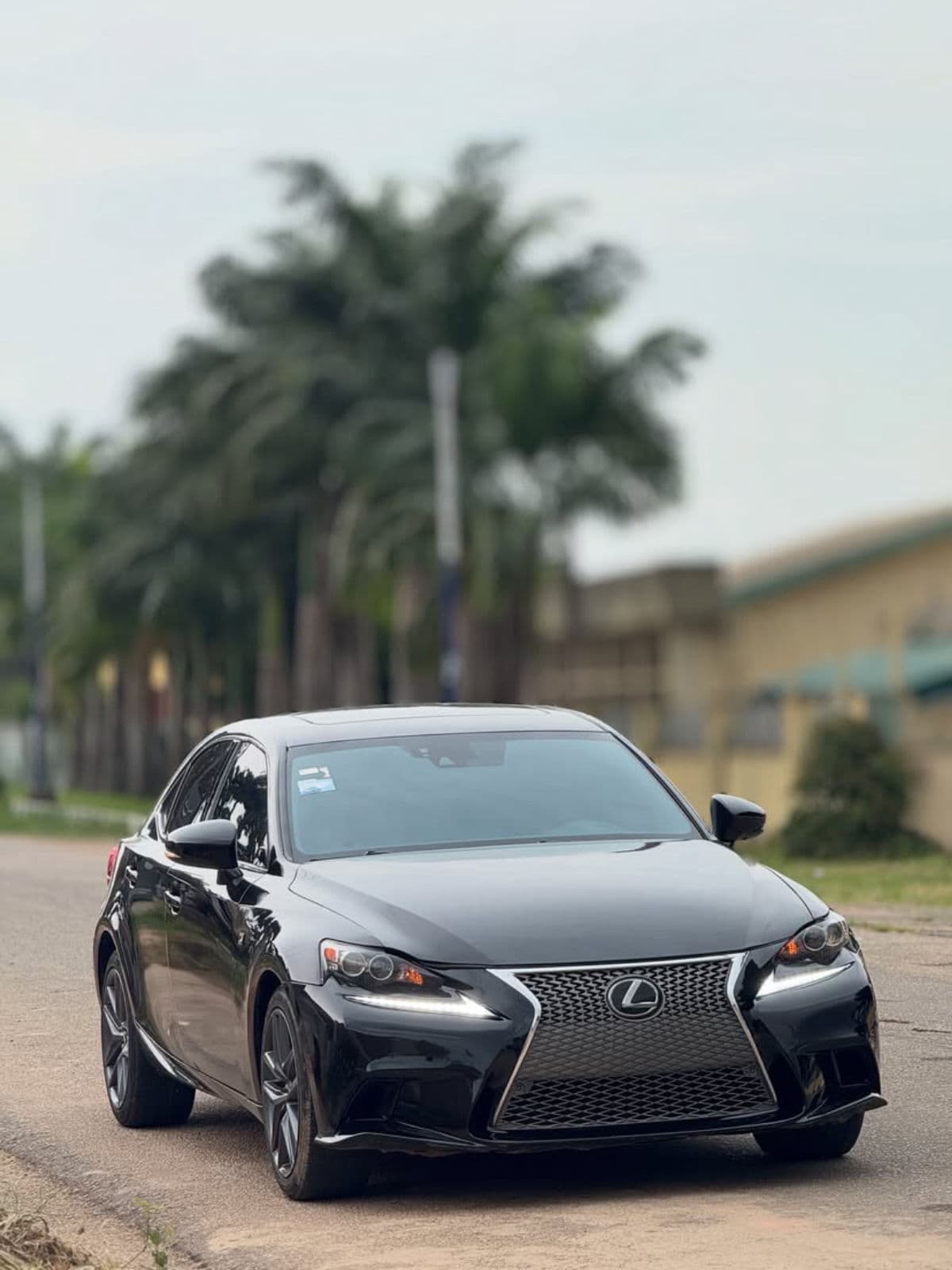 2015 Lexus IS Sedan — photo 2 of 6