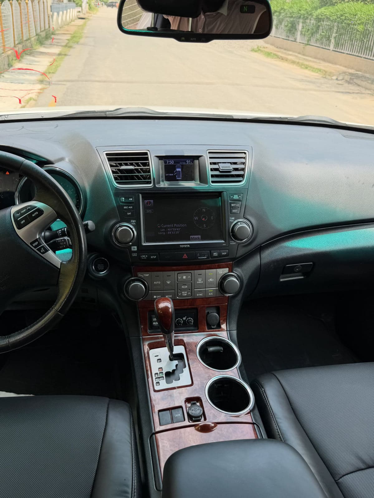2013 Toyota Highlander SUV — photo 5 of 8