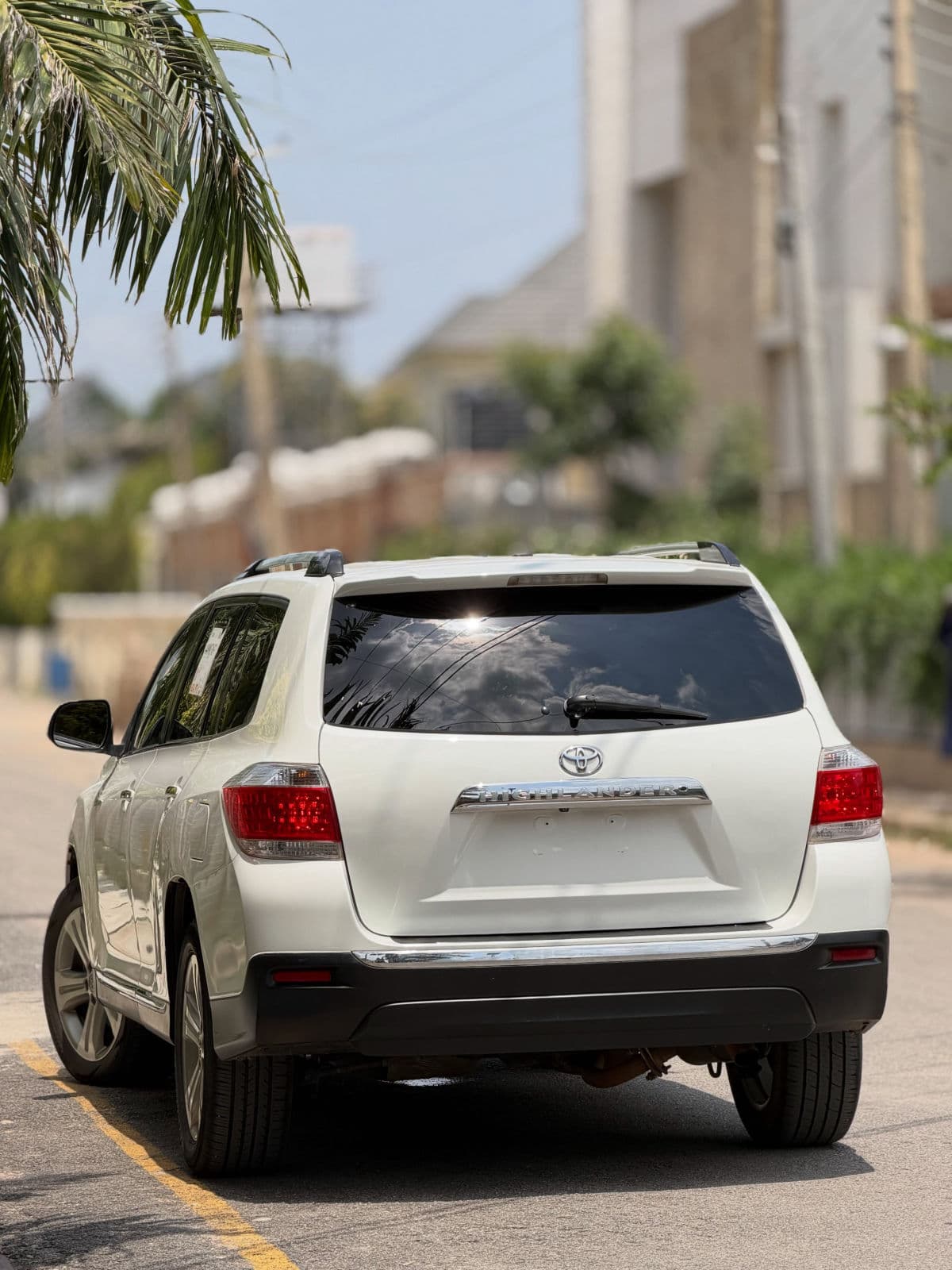 2013 Toyota Highlander SUV — photo 6 of 8