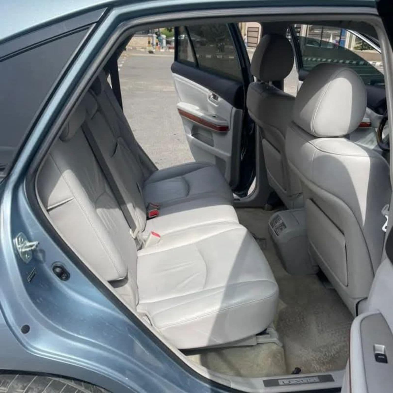 2008 Lexus RX SUV — photo 4 of 4