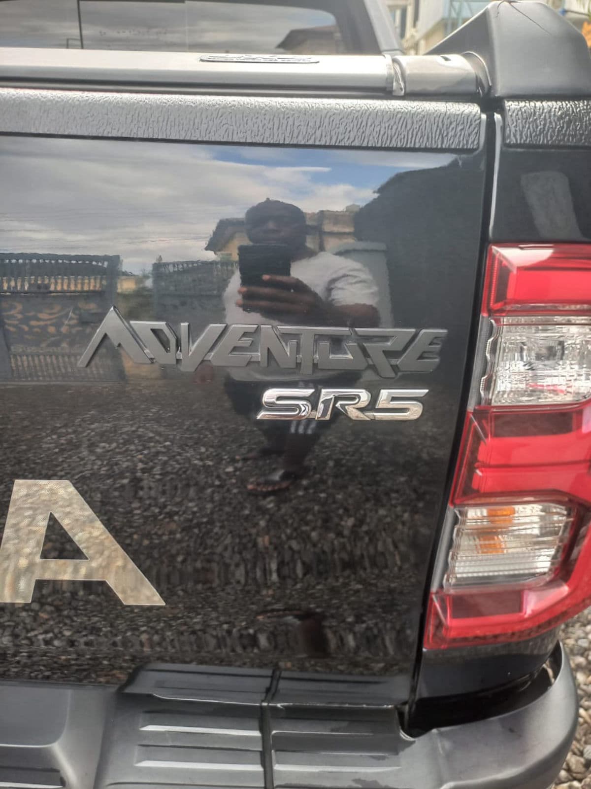 2022 Toyota HILUX Pickup — photo 9 of 10