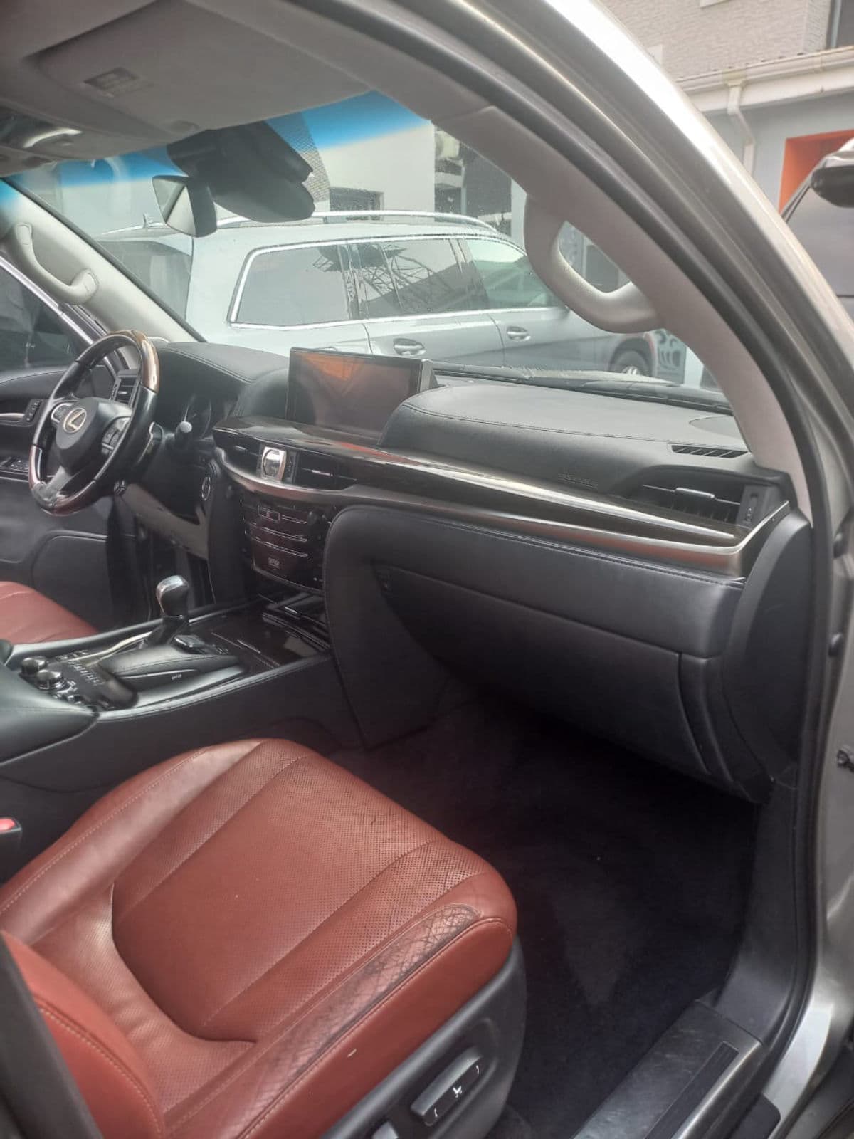 2018 Lexus LX SUV — photo 3 of 11