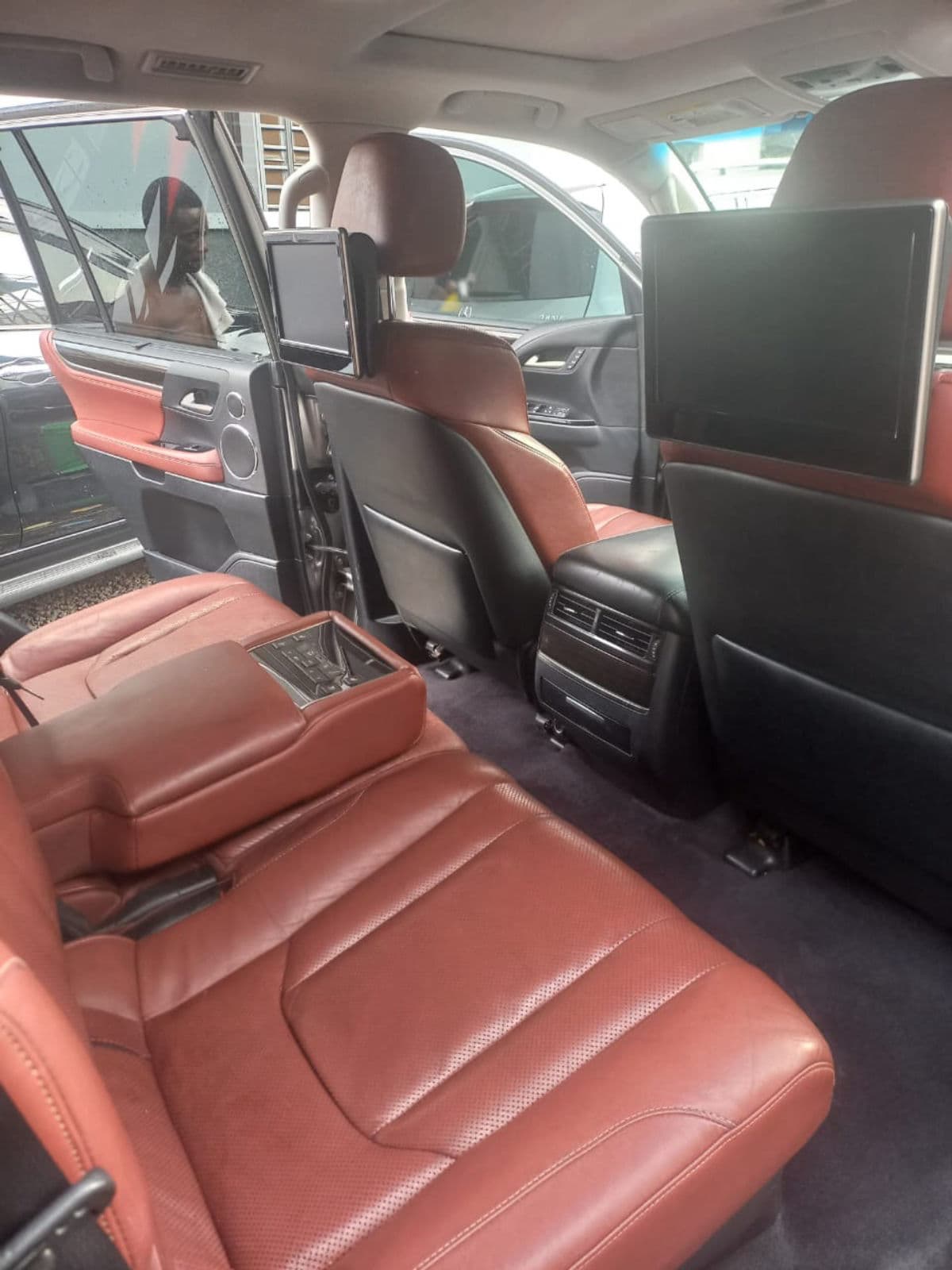 2018 Lexus LX SUV — photo 4 of 11