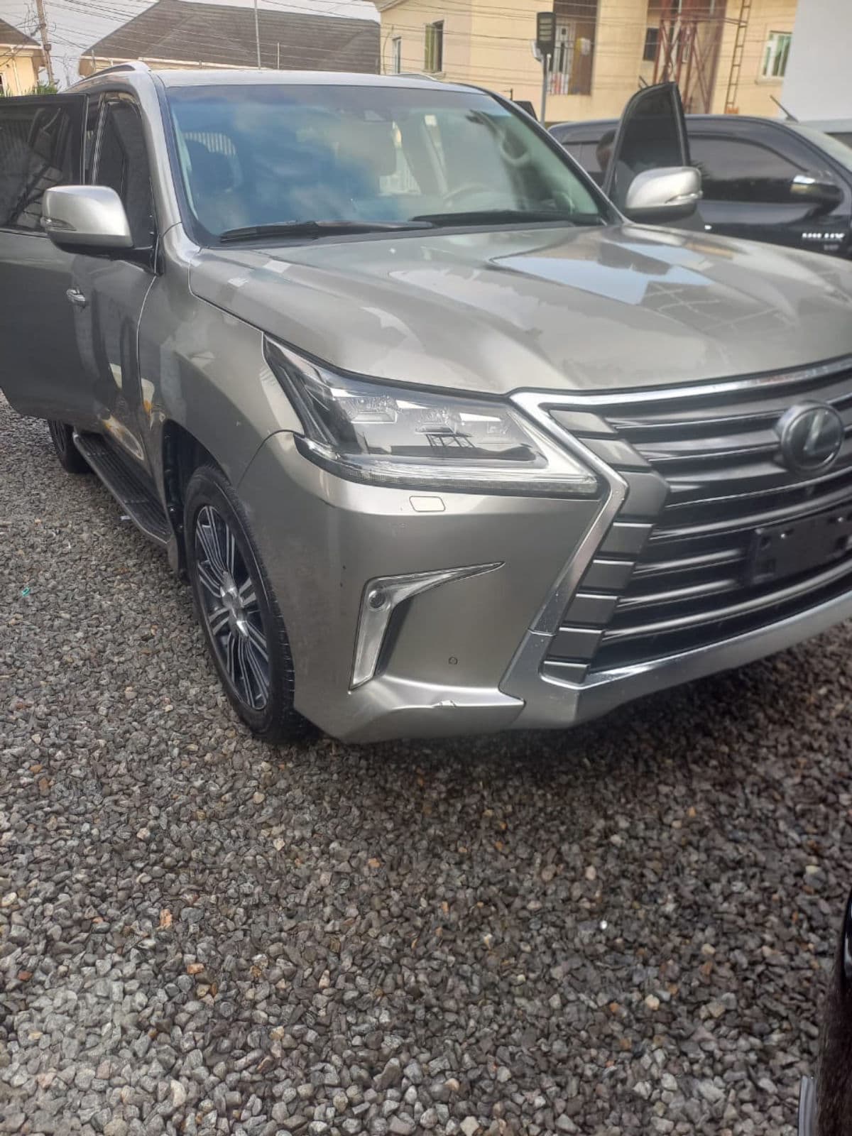 2018 Lexus LX SUV — photo 8 of 11