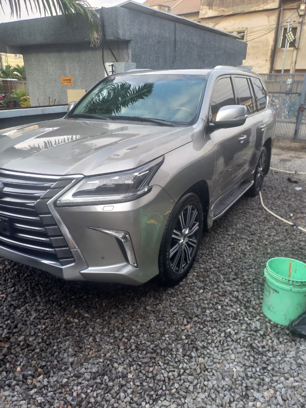 2018 Lexus LX SUV — photo 9 of 11