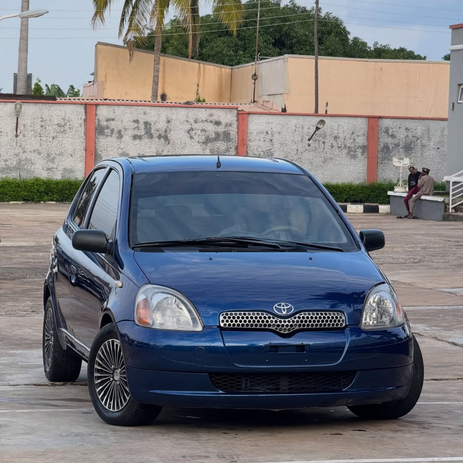 2002 Toyota Yaris Hatchback — photo 2 of 9