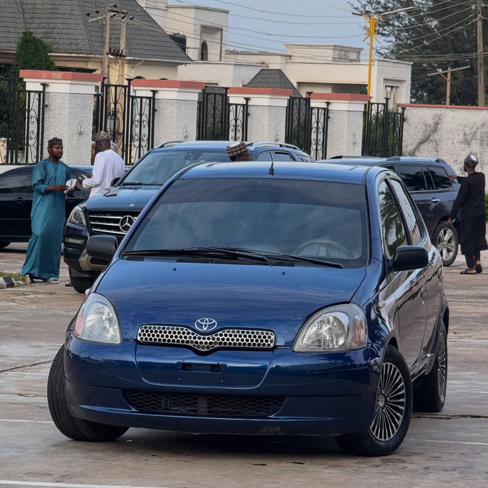 2002 Toyota Yaris Hatchback — photo 3 of 9