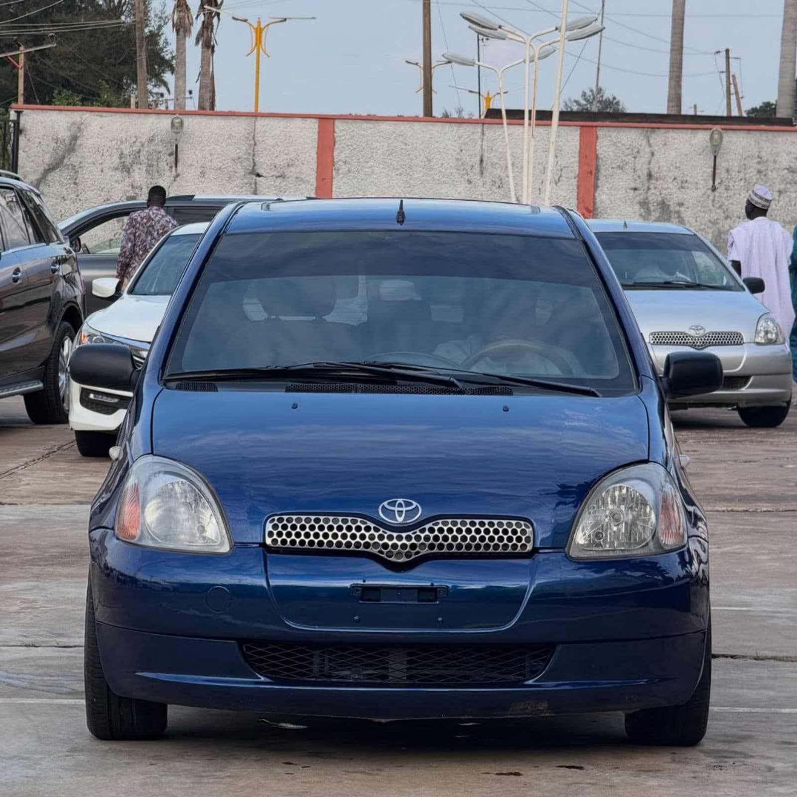 2002 Toyota Yaris Hatchback — photo 4 of 9