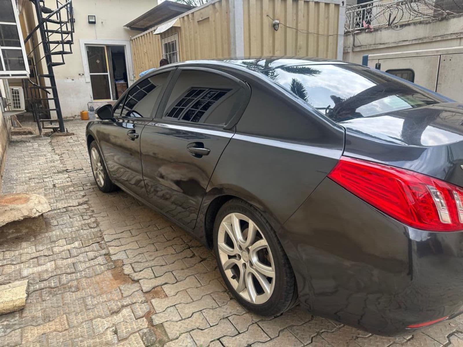 2010 Peugeot 508 Sedan — photo 4 of 6