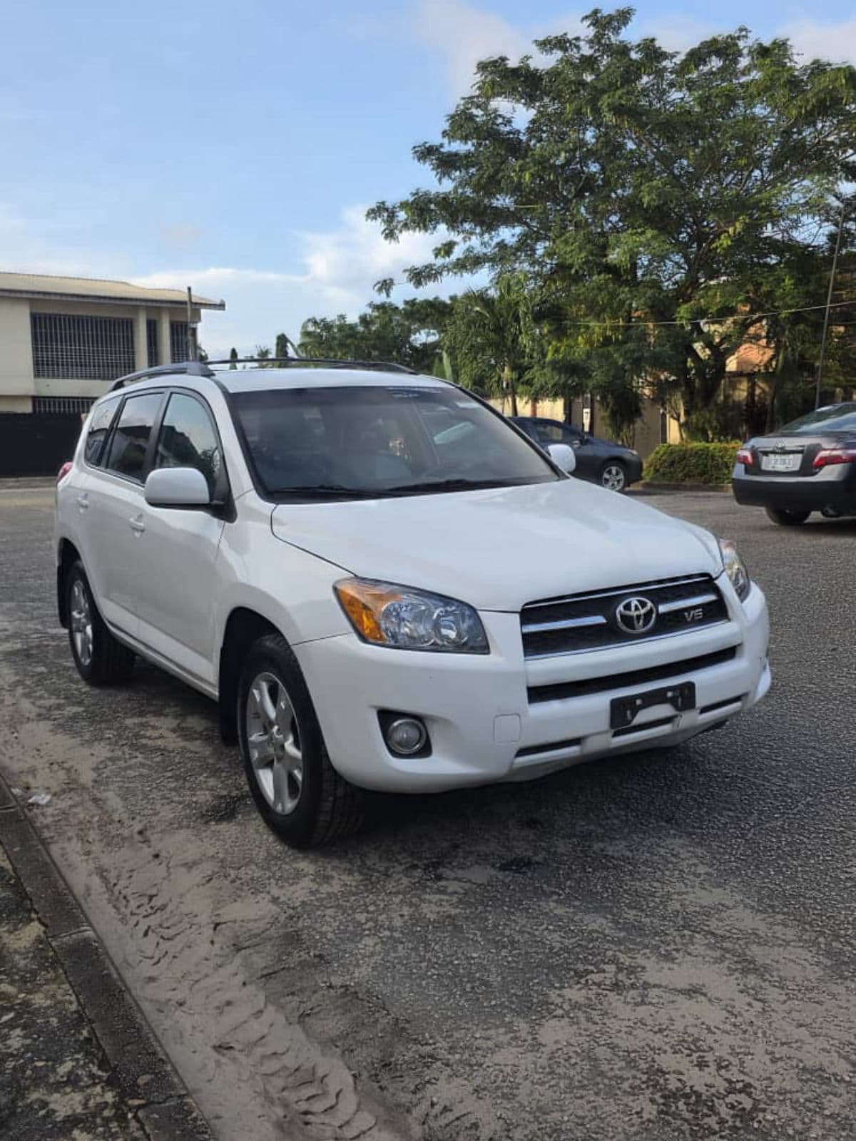 2010 Toyota Rav4 SUV — photo 8 of 10