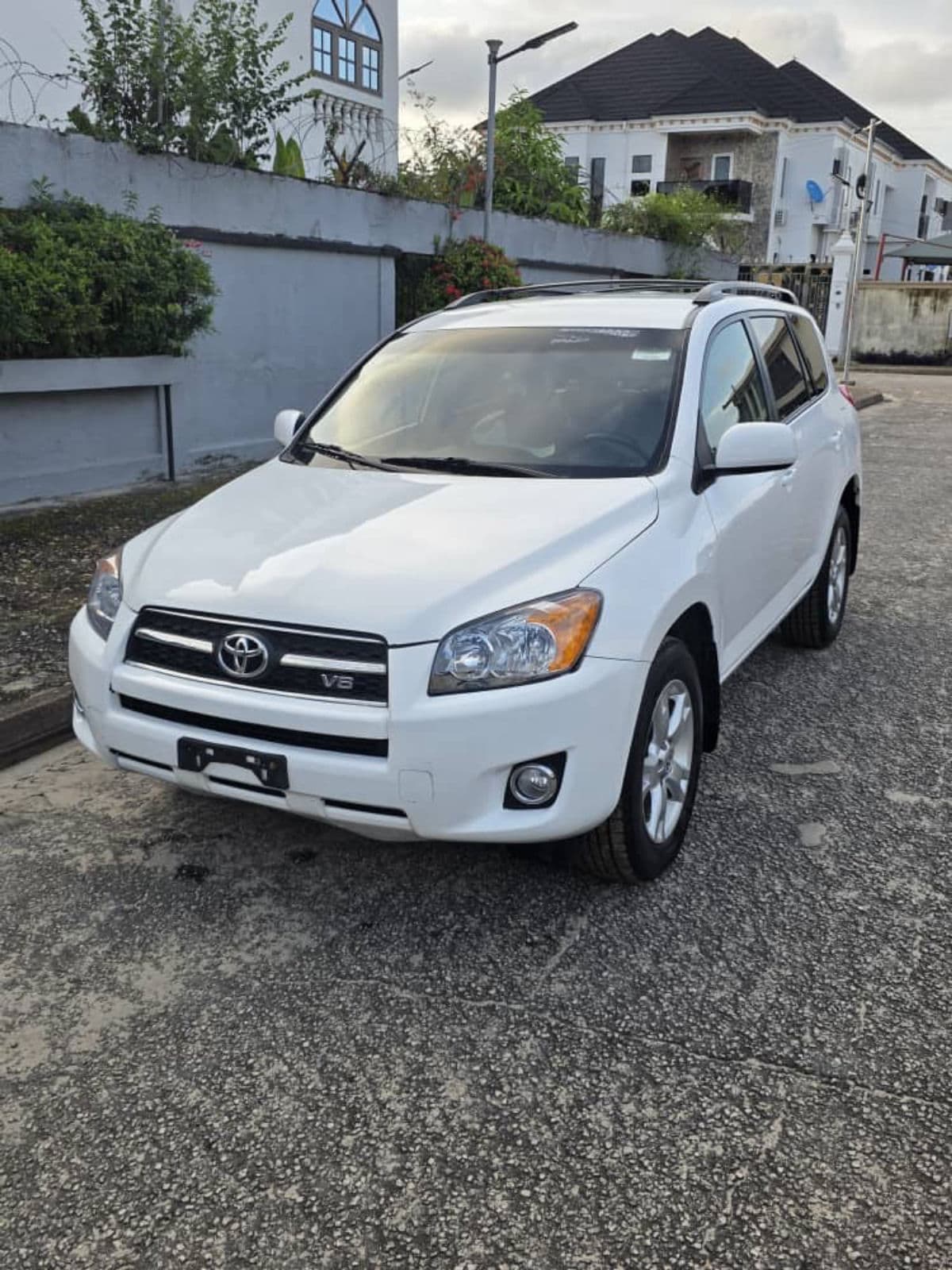 2010 Toyota Rav4 SUV — photo 9 of 10