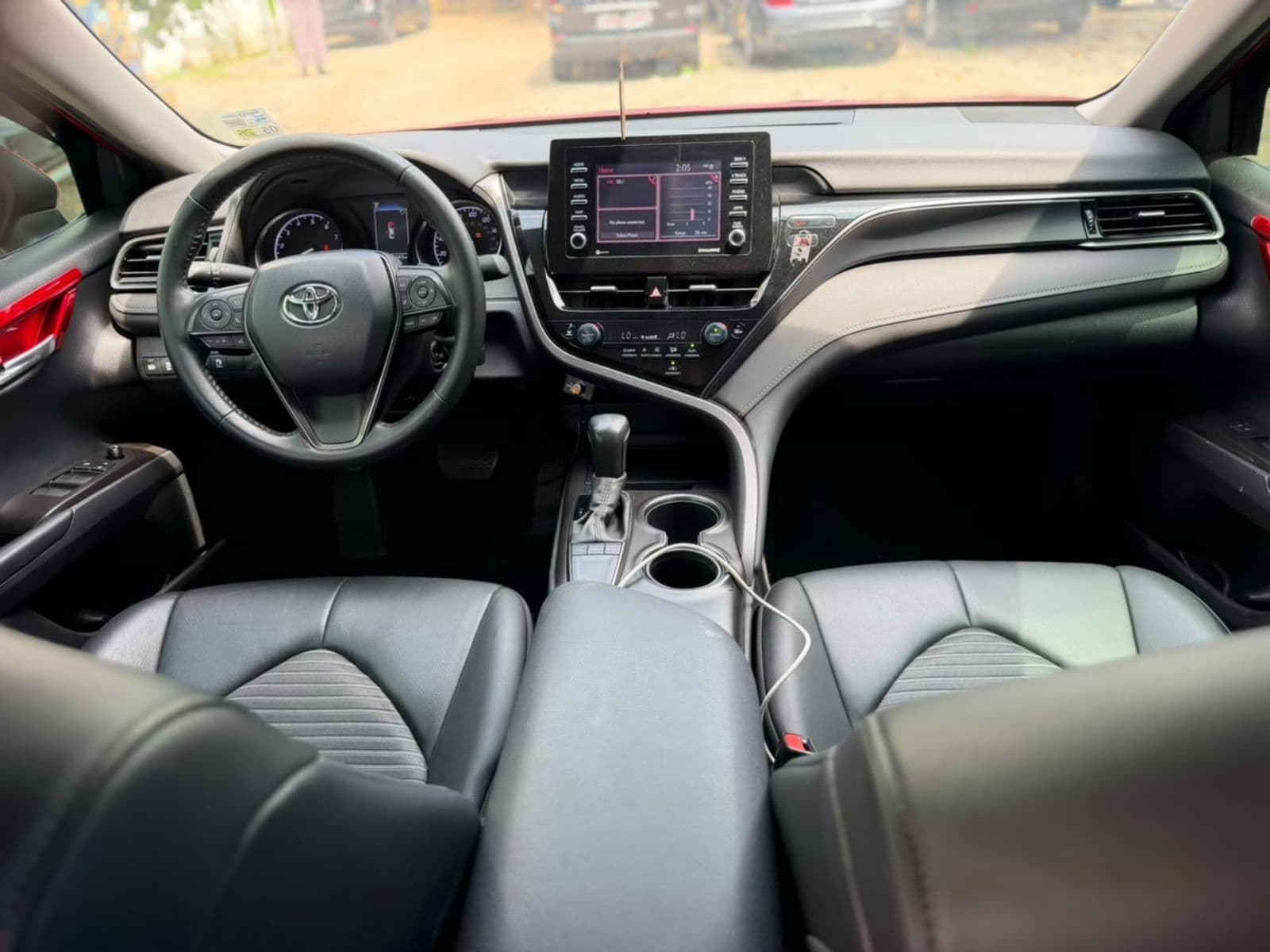 2022 Toyota Camry Sedan — photo 5 of 11