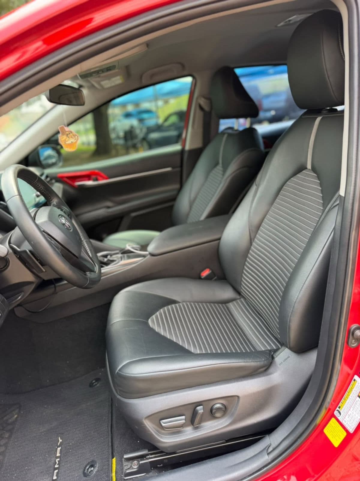 2022 Toyota Camry Sedan — photo 6 of 11
