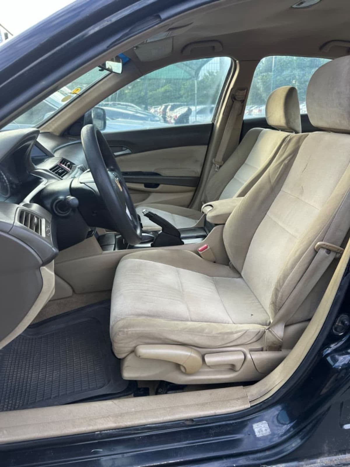 2009 Honda Accord Sedan — photo 5 of 8