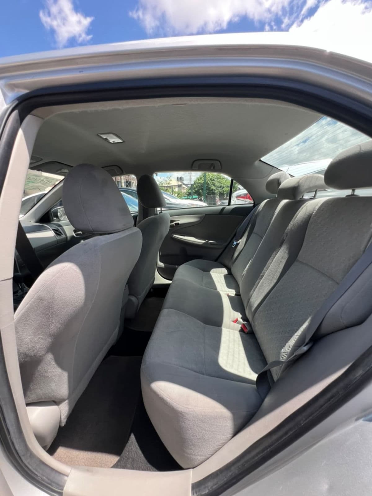 2010 Toyota Corolla Sedan — photo 6 of 7