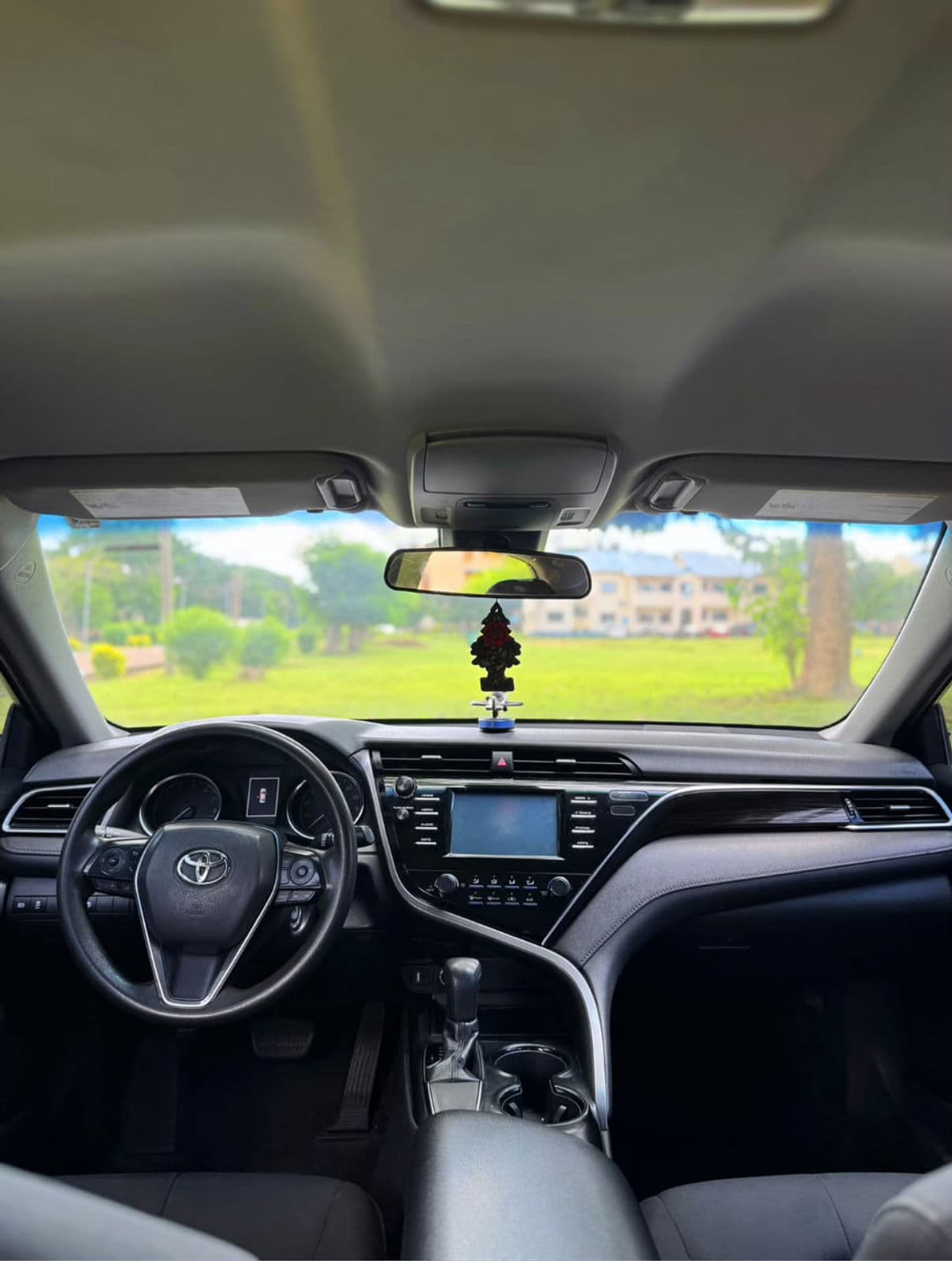 2018 Toyota Camry Sedan — photo 5 of 8